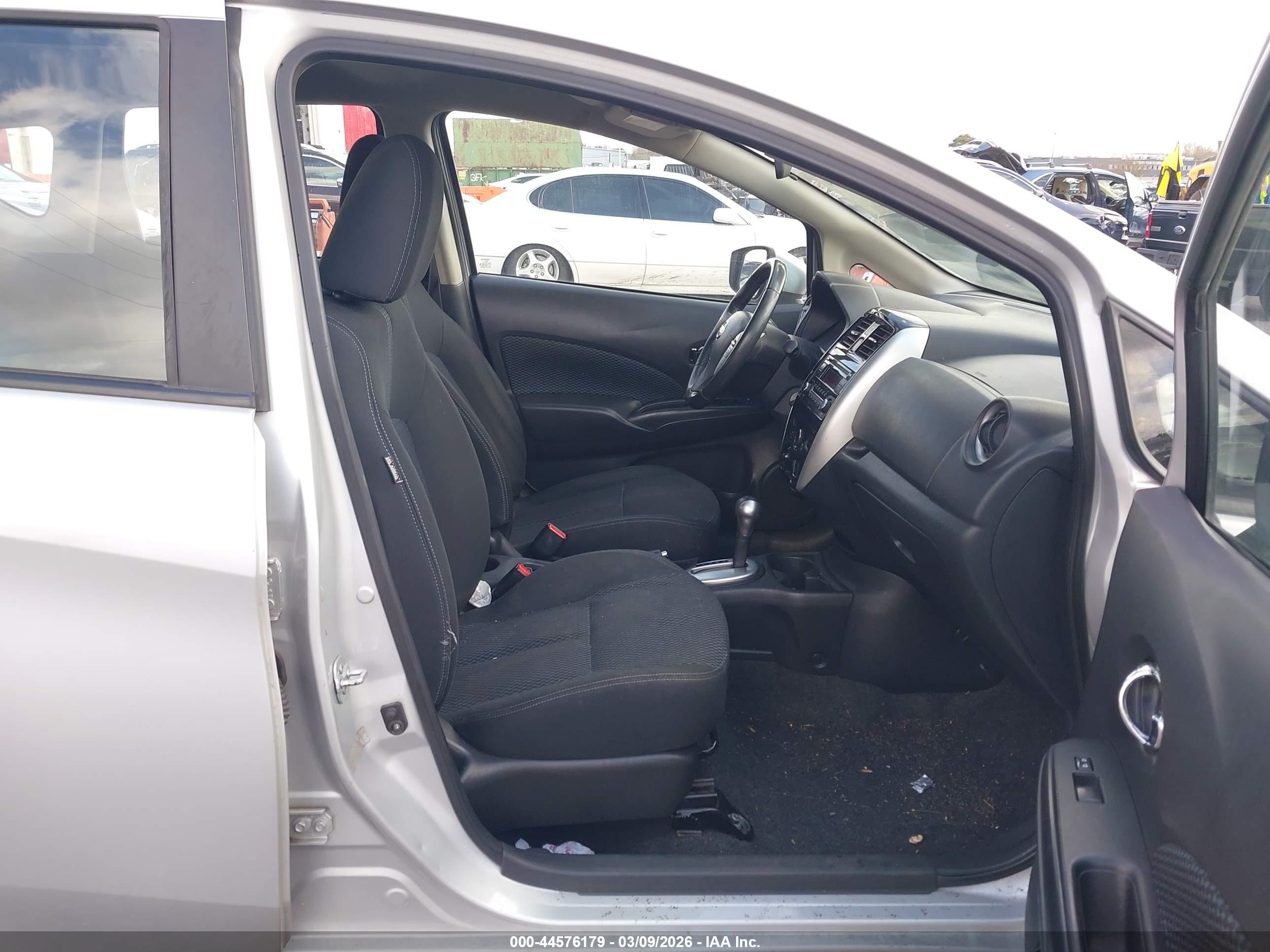 NISSAN VERSA image 5