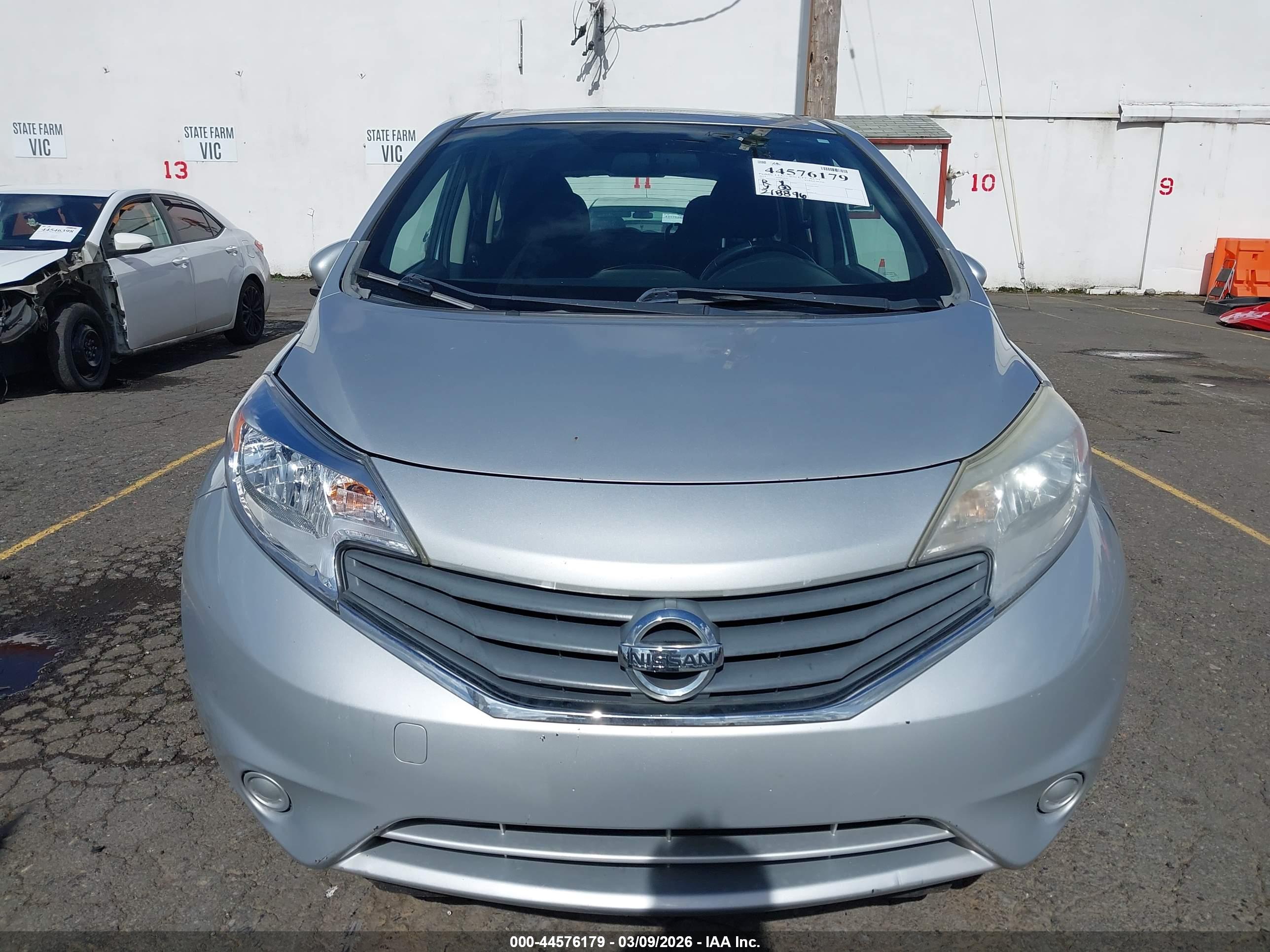 NISSAN VERSA image 6