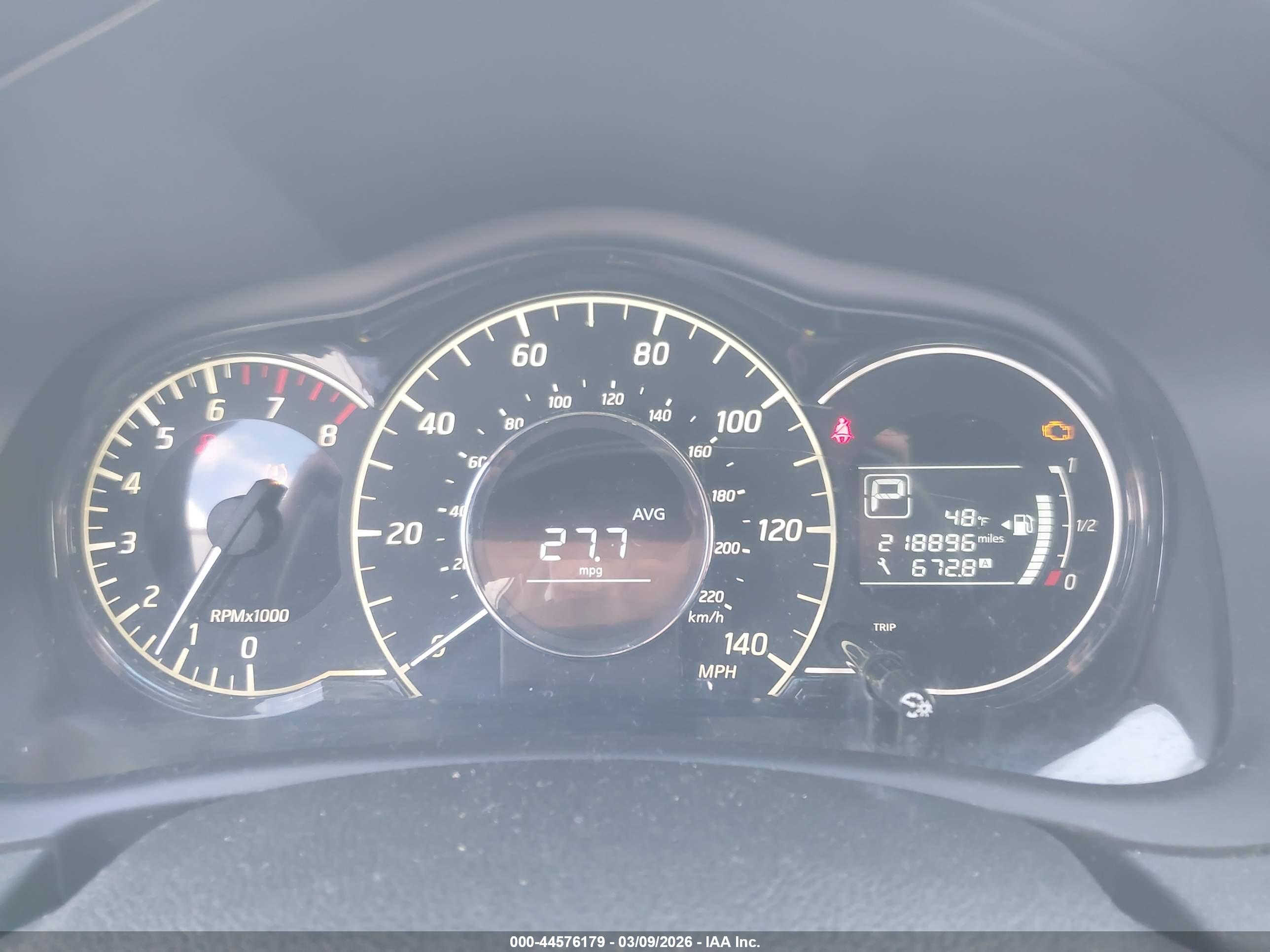 NISSAN VERSA image 7