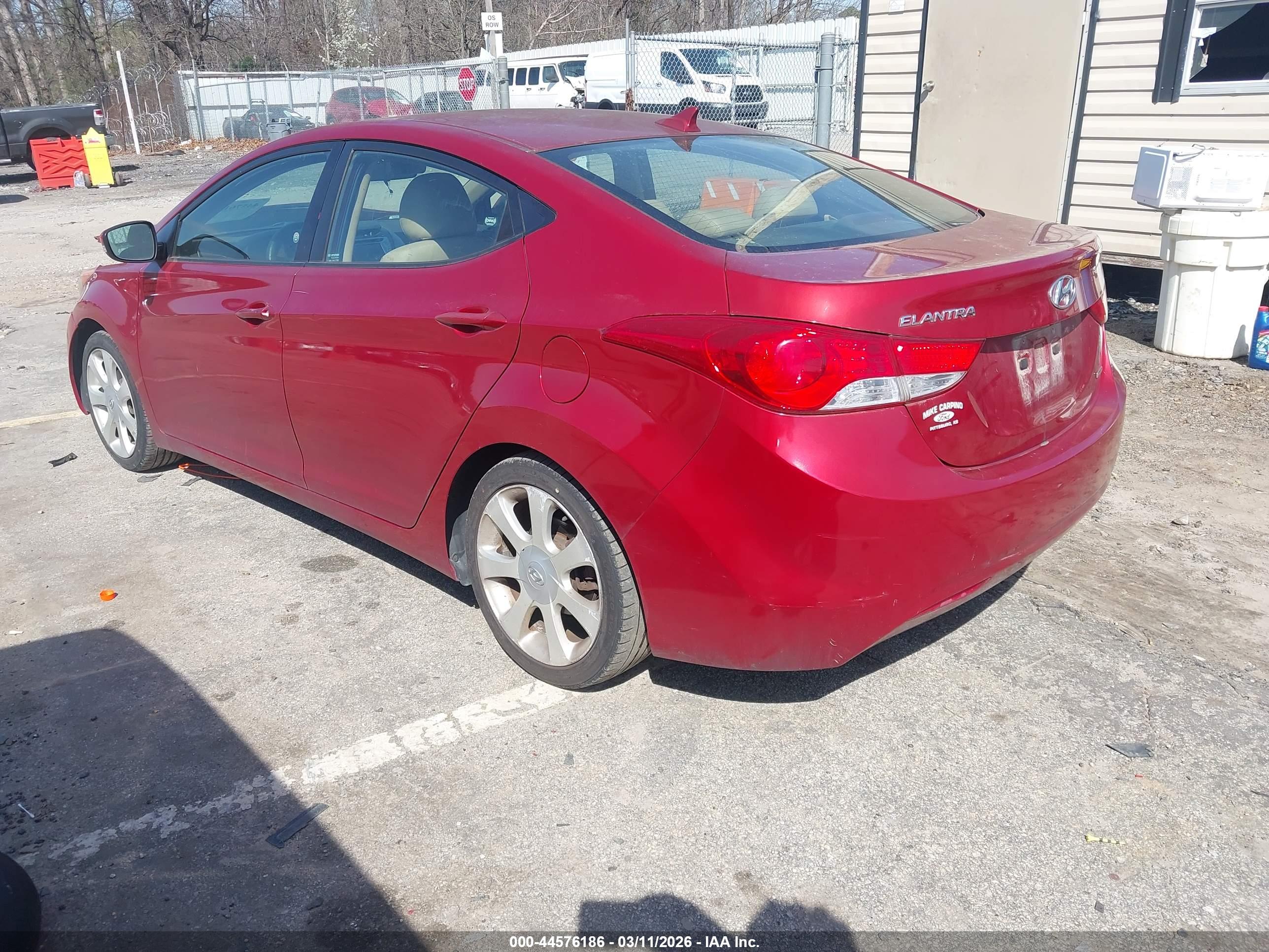 HYUNDAI ELANTRA image 3