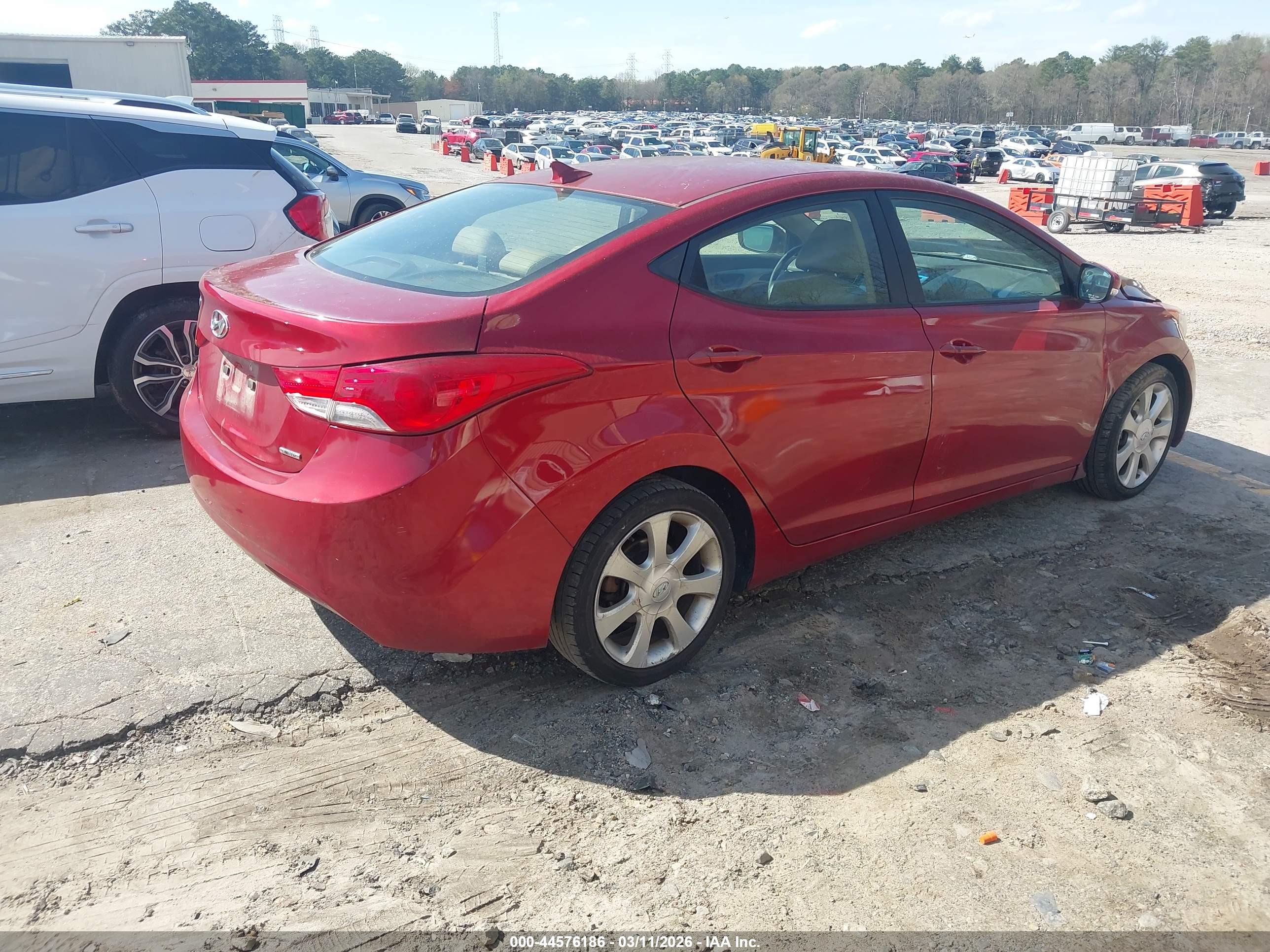 HYUNDAI ELANTRA image 4