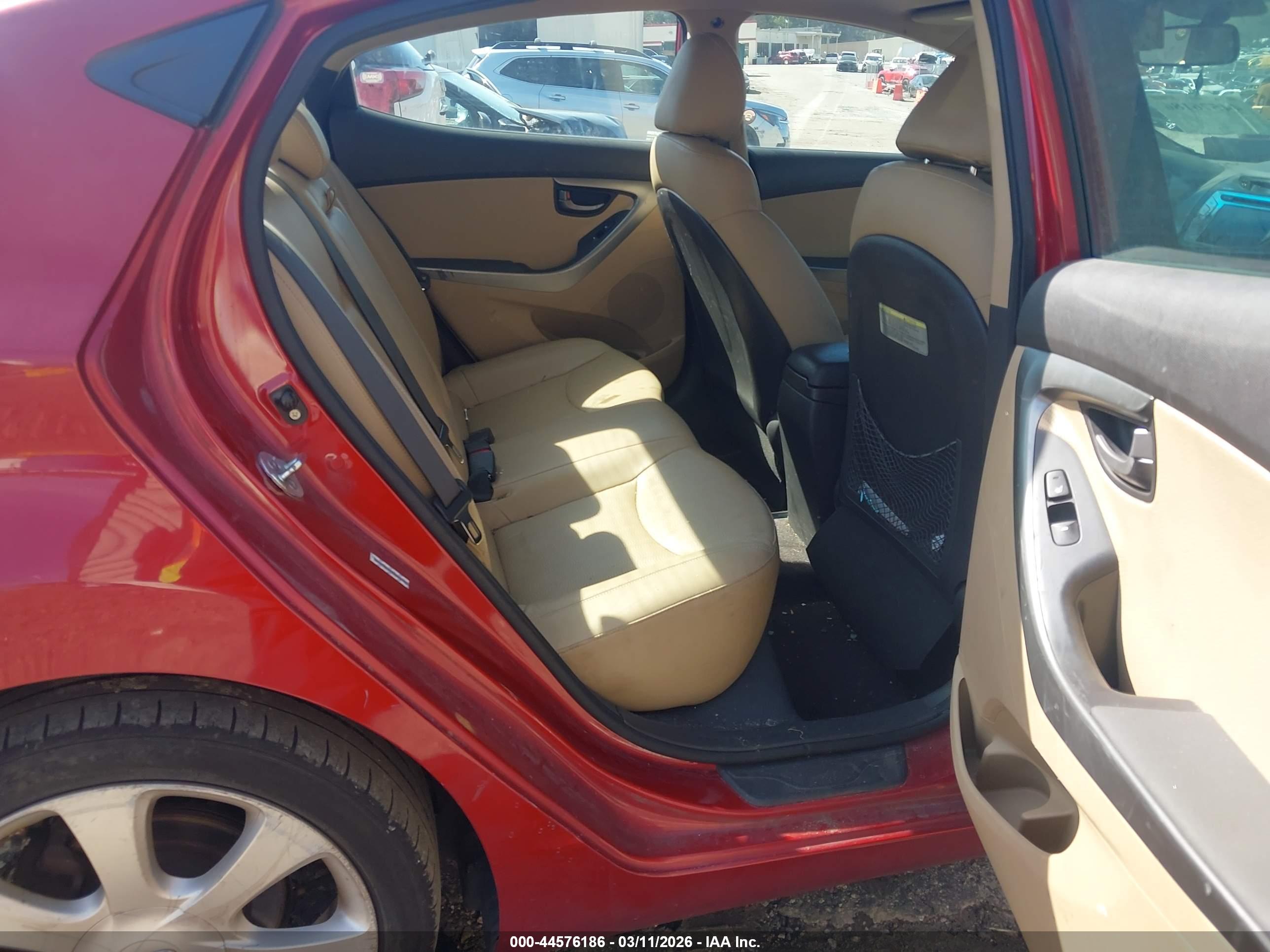 HYUNDAI ELANTRA image 8