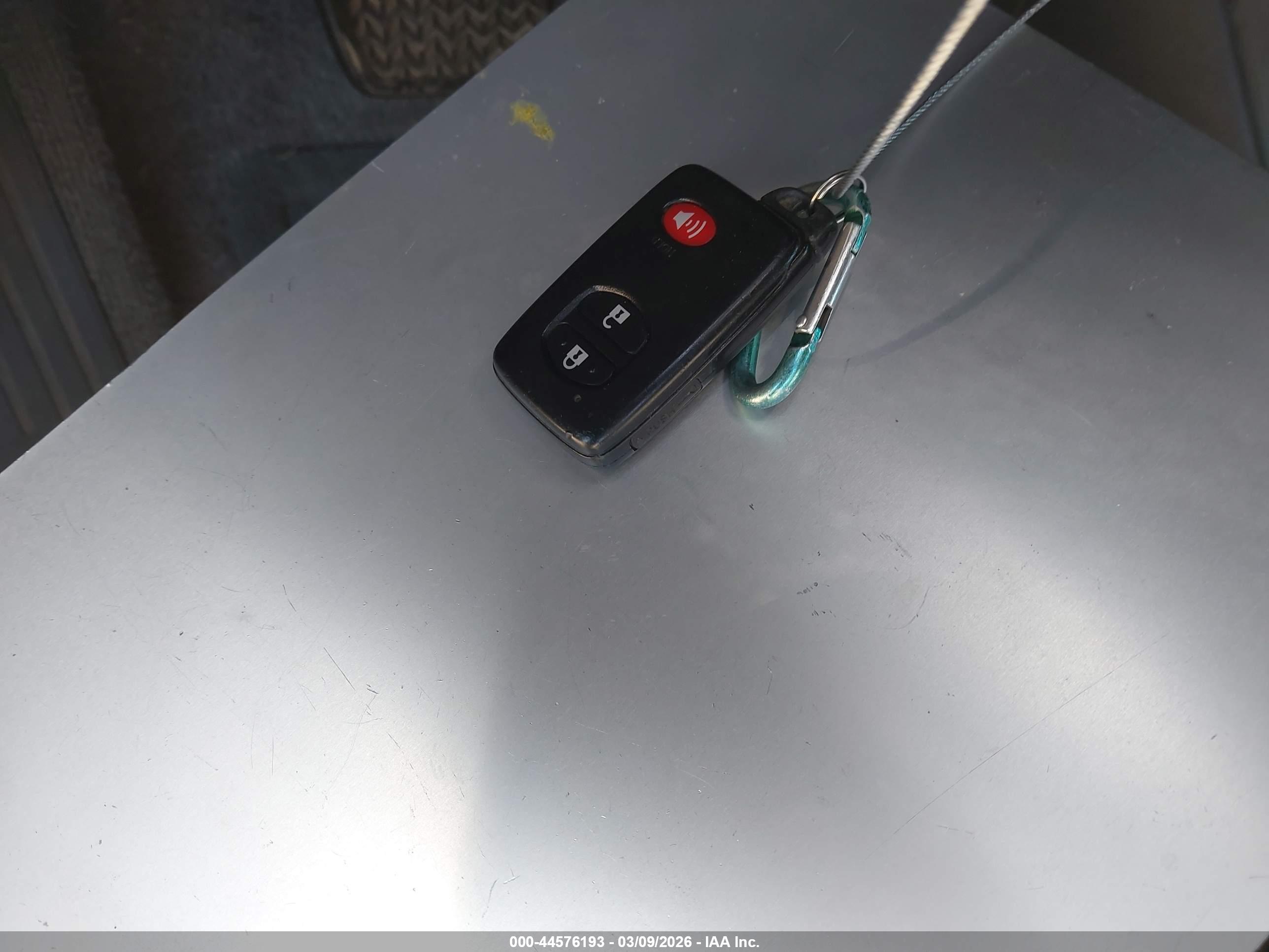 TOYOTA PRIUS image 11