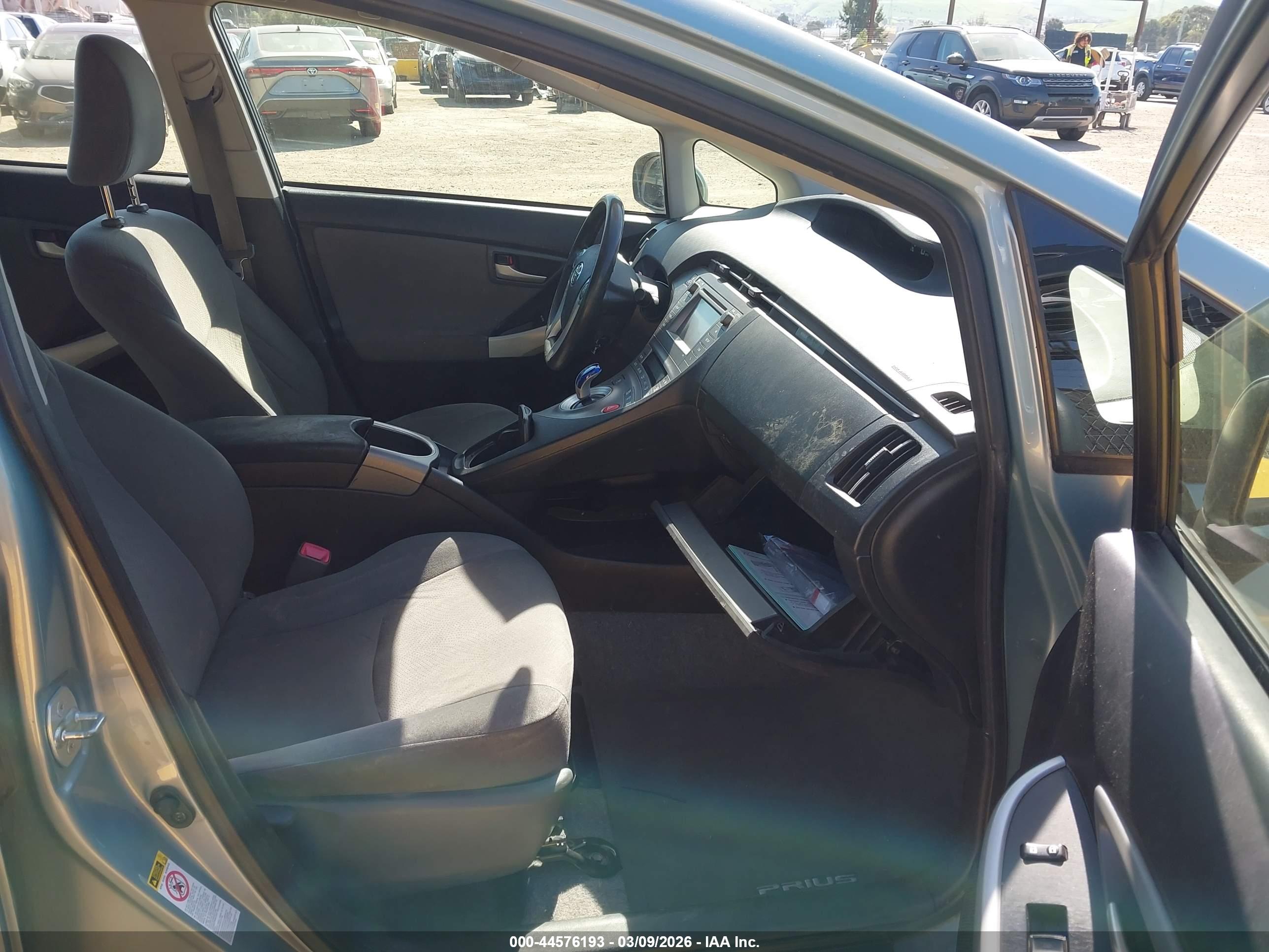 TOYOTA PRIUS image 5