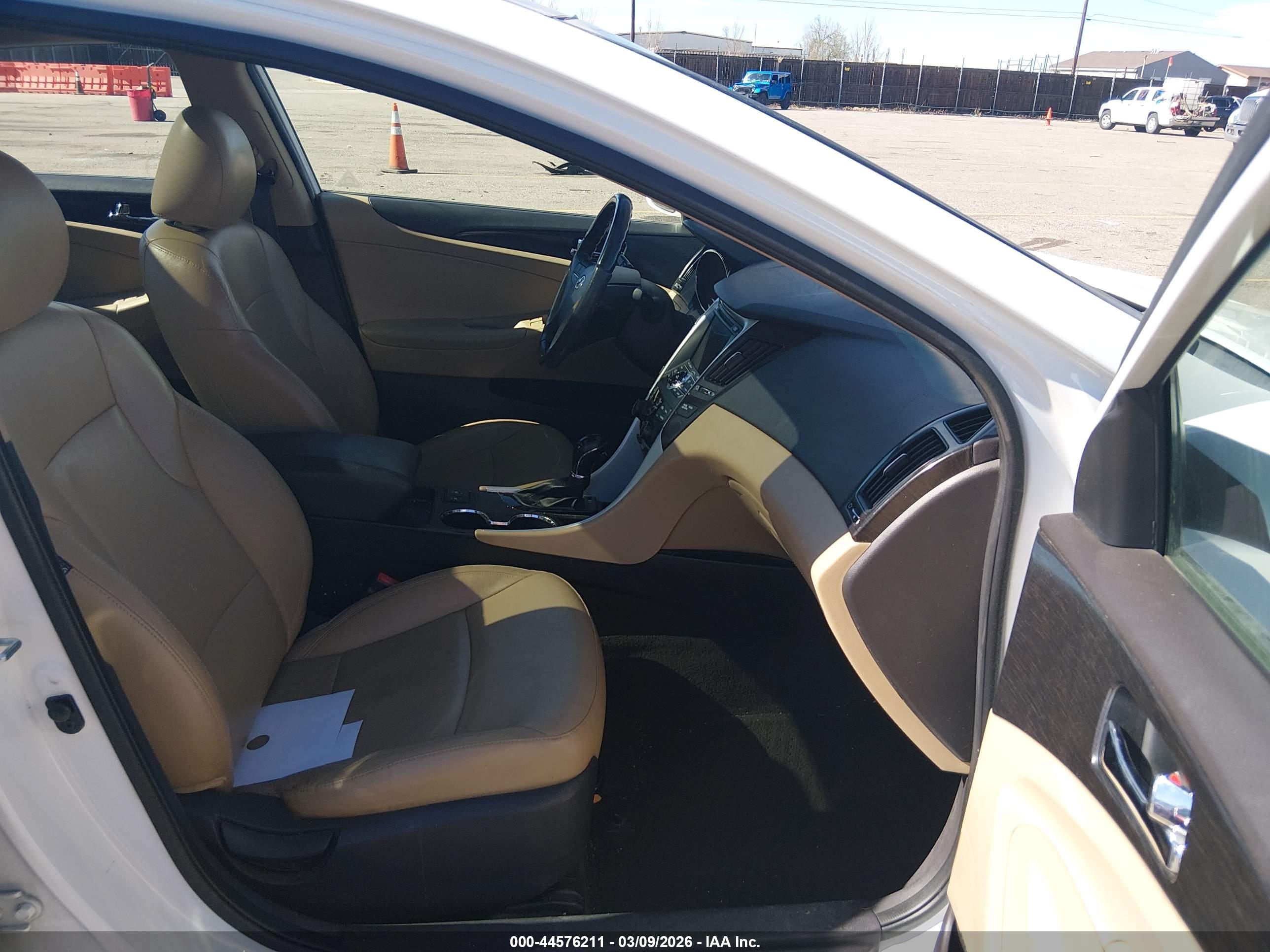 HYUNDAI SONATA image 5