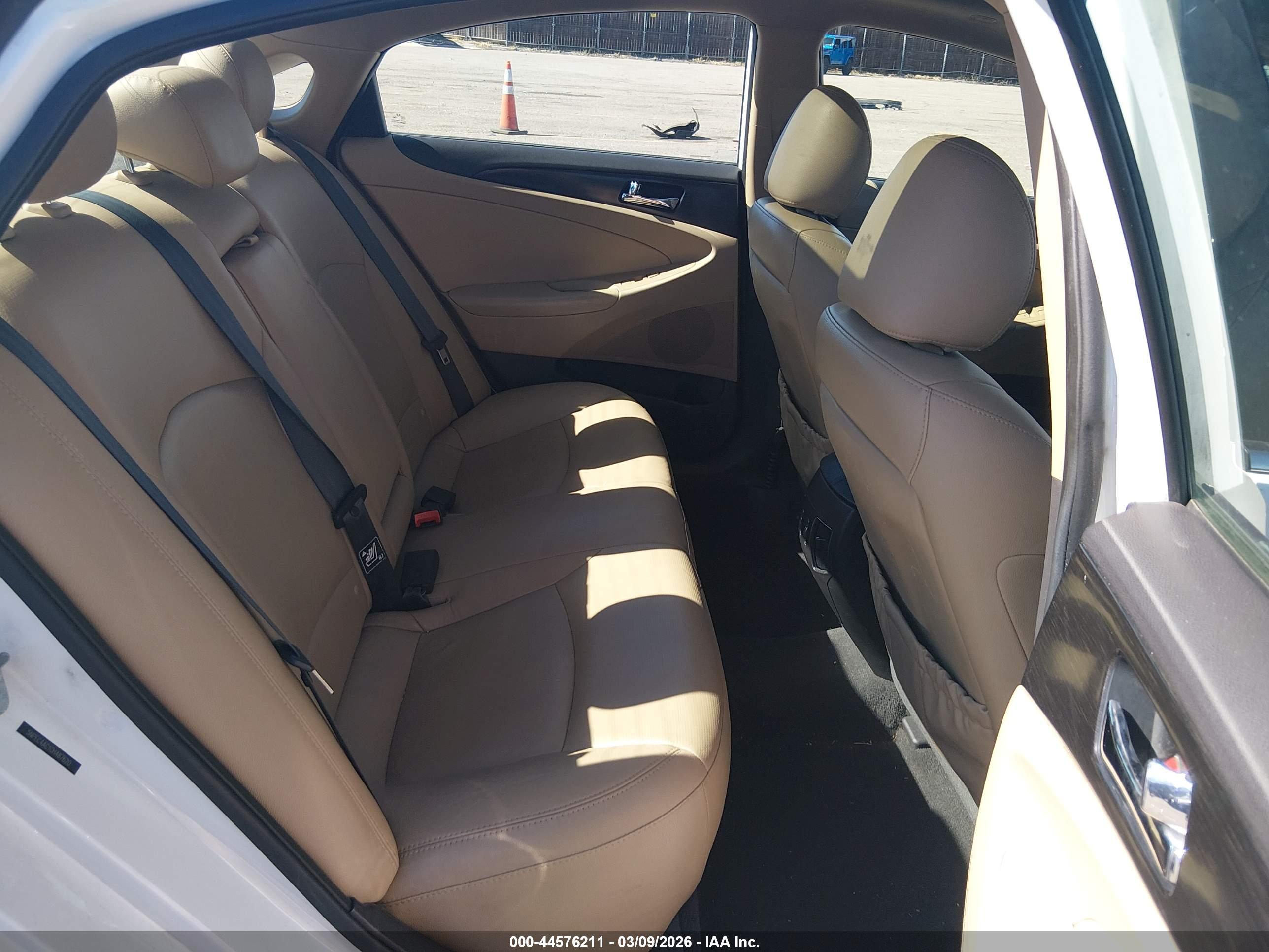 HYUNDAI SONATA image 8