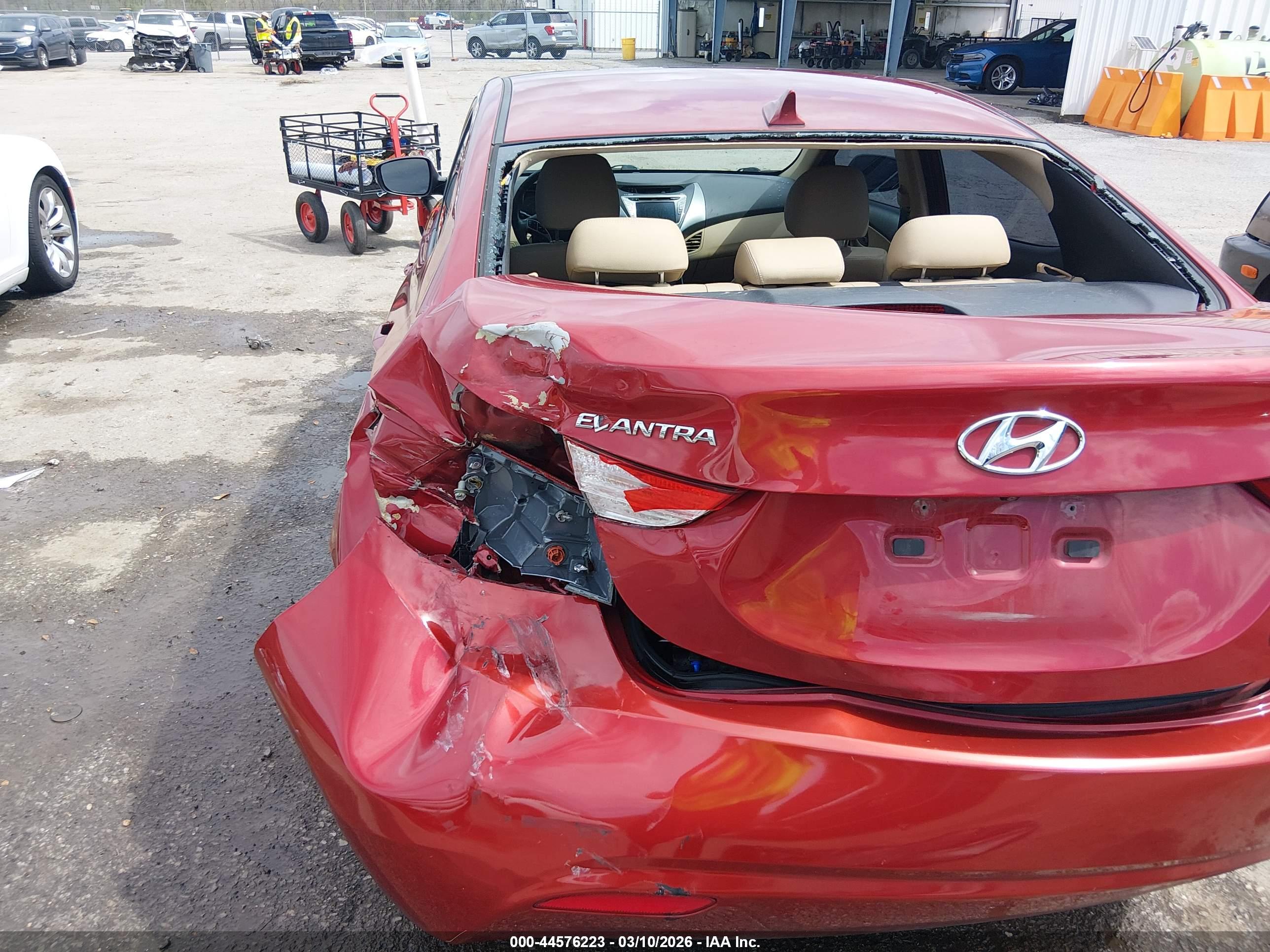 HYUNDAI ELANTRA image 6