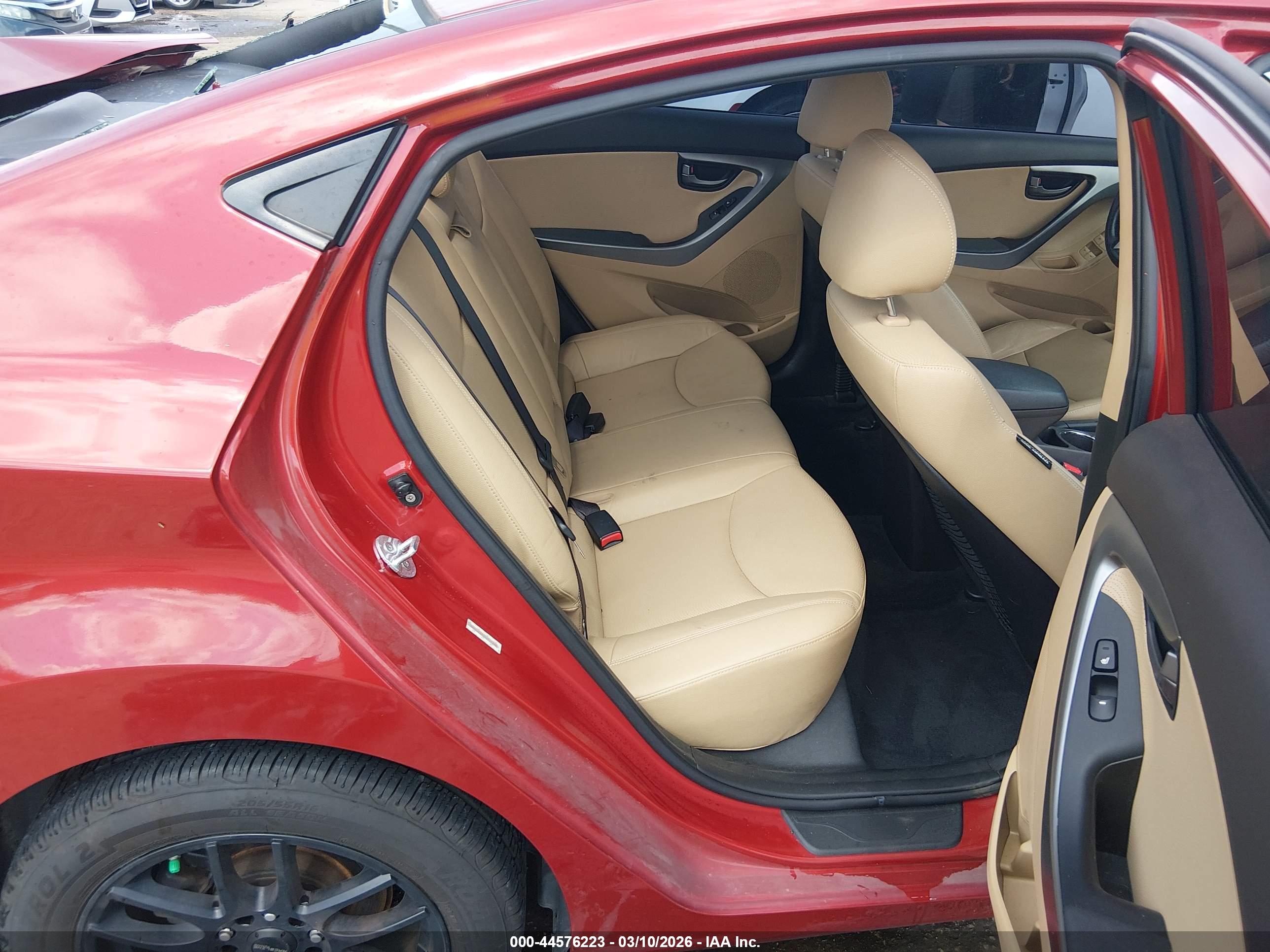 HYUNDAI ELANTRA image 8