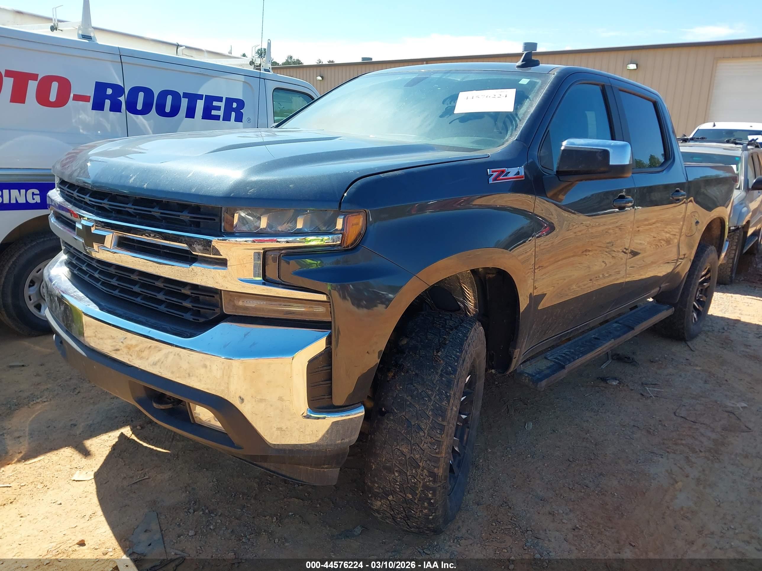CHEVROLET SILVERADO image 2