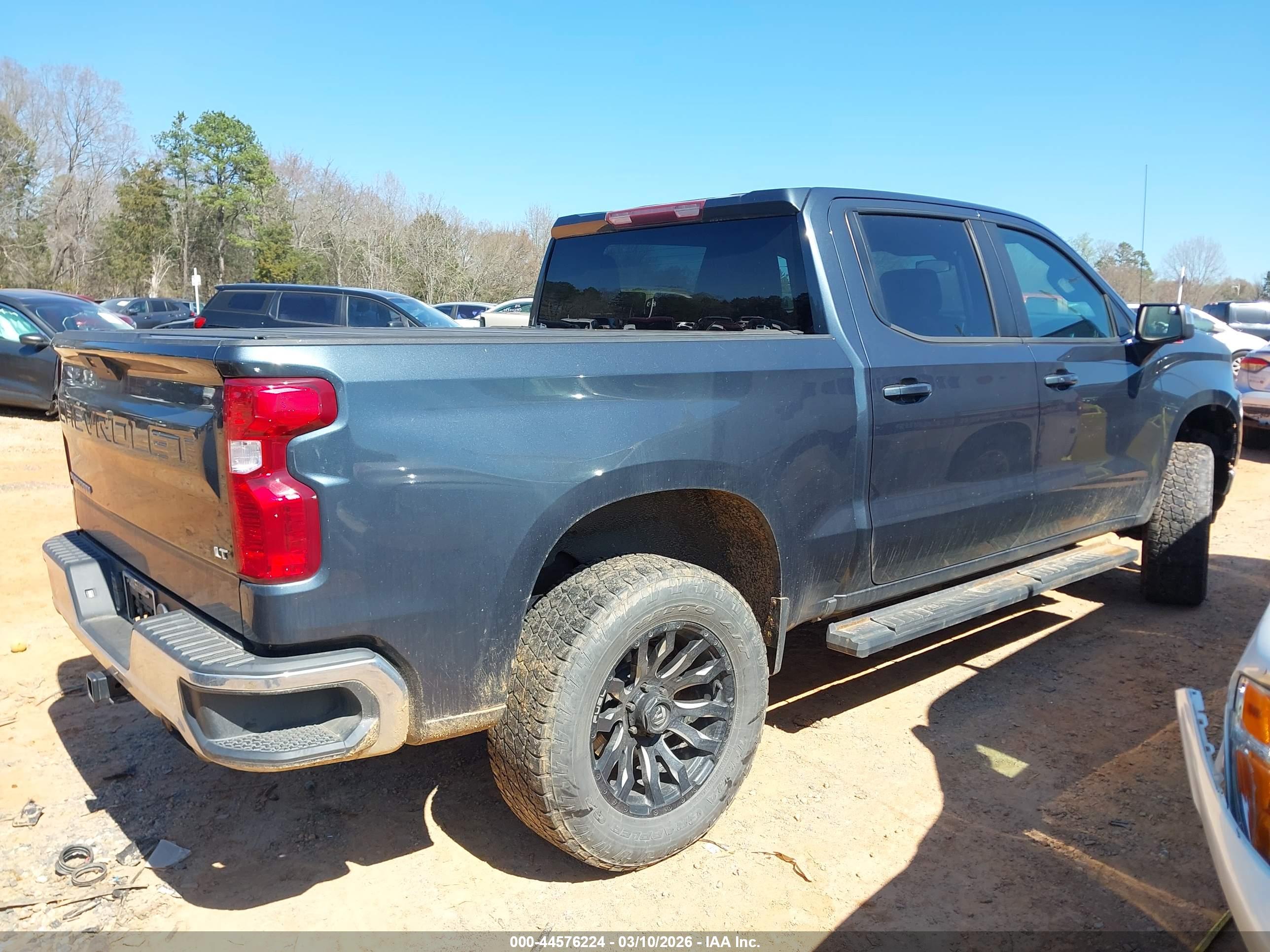 CHEVROLET SILVERADO image 4
