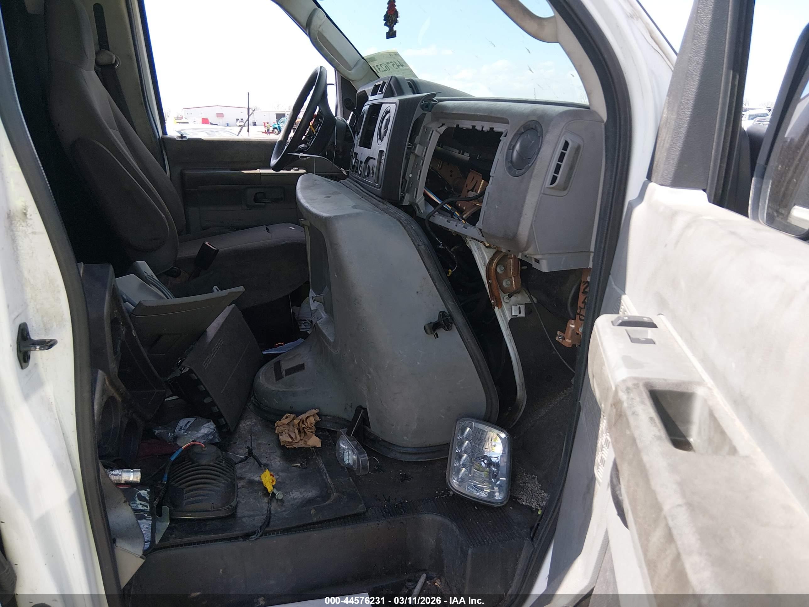FORD E-250 image 5