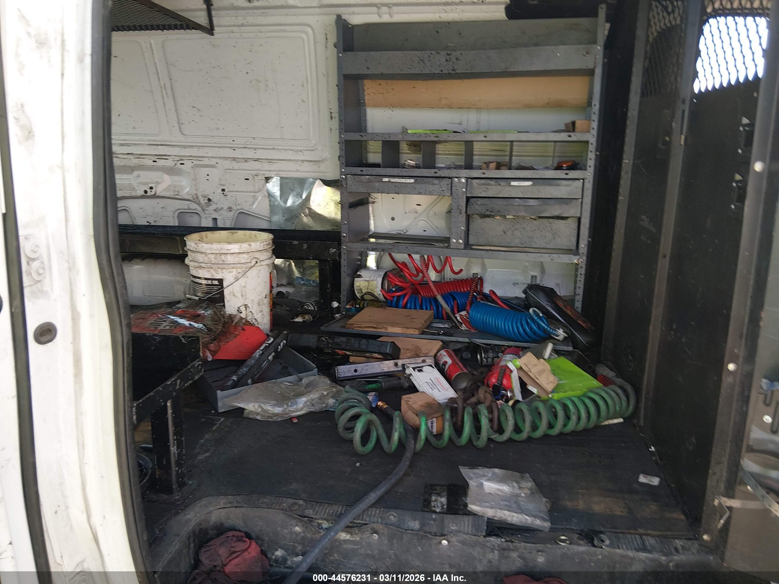 FORD E-250 image 8