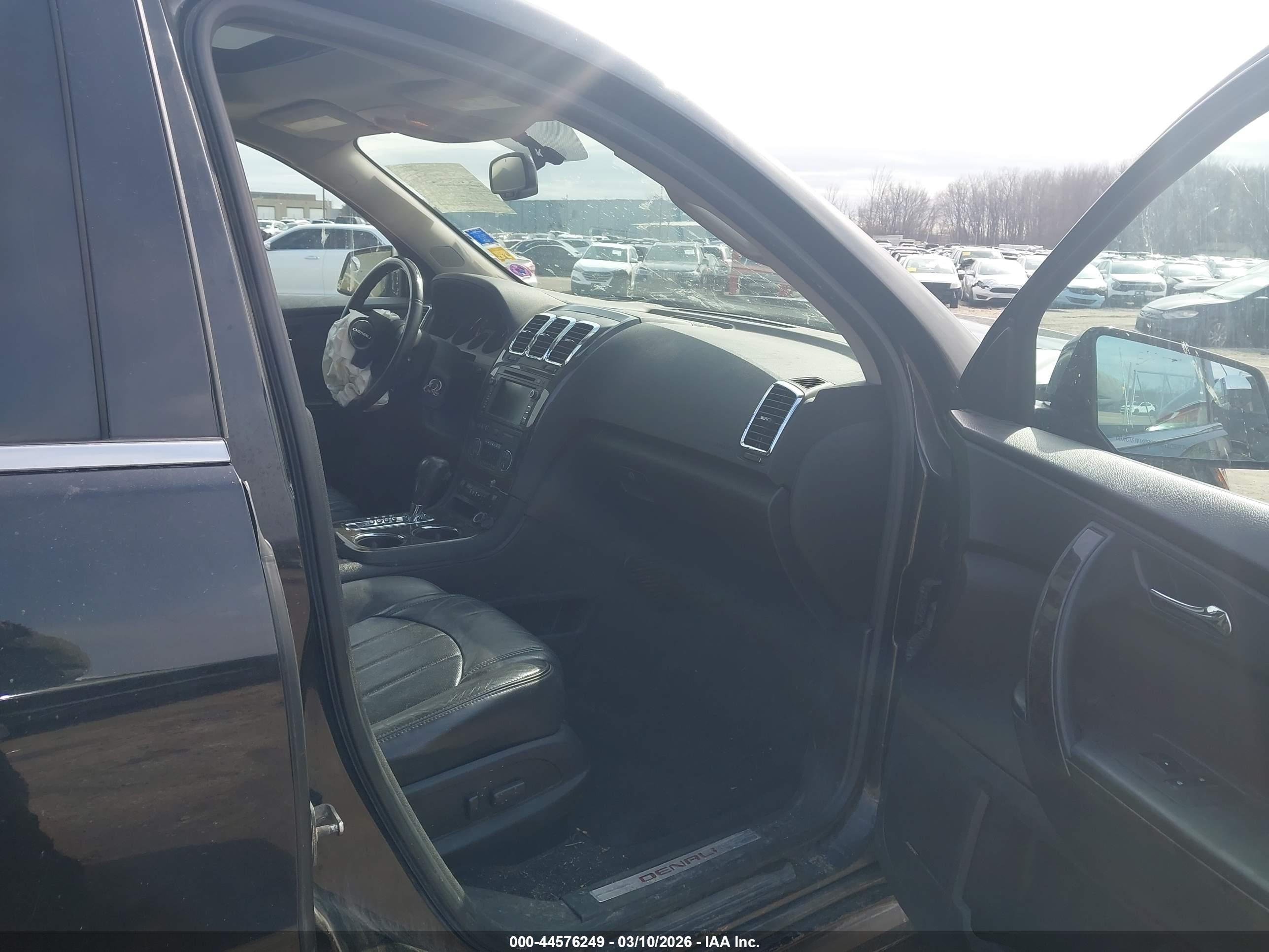 GMC ACADIA image 5