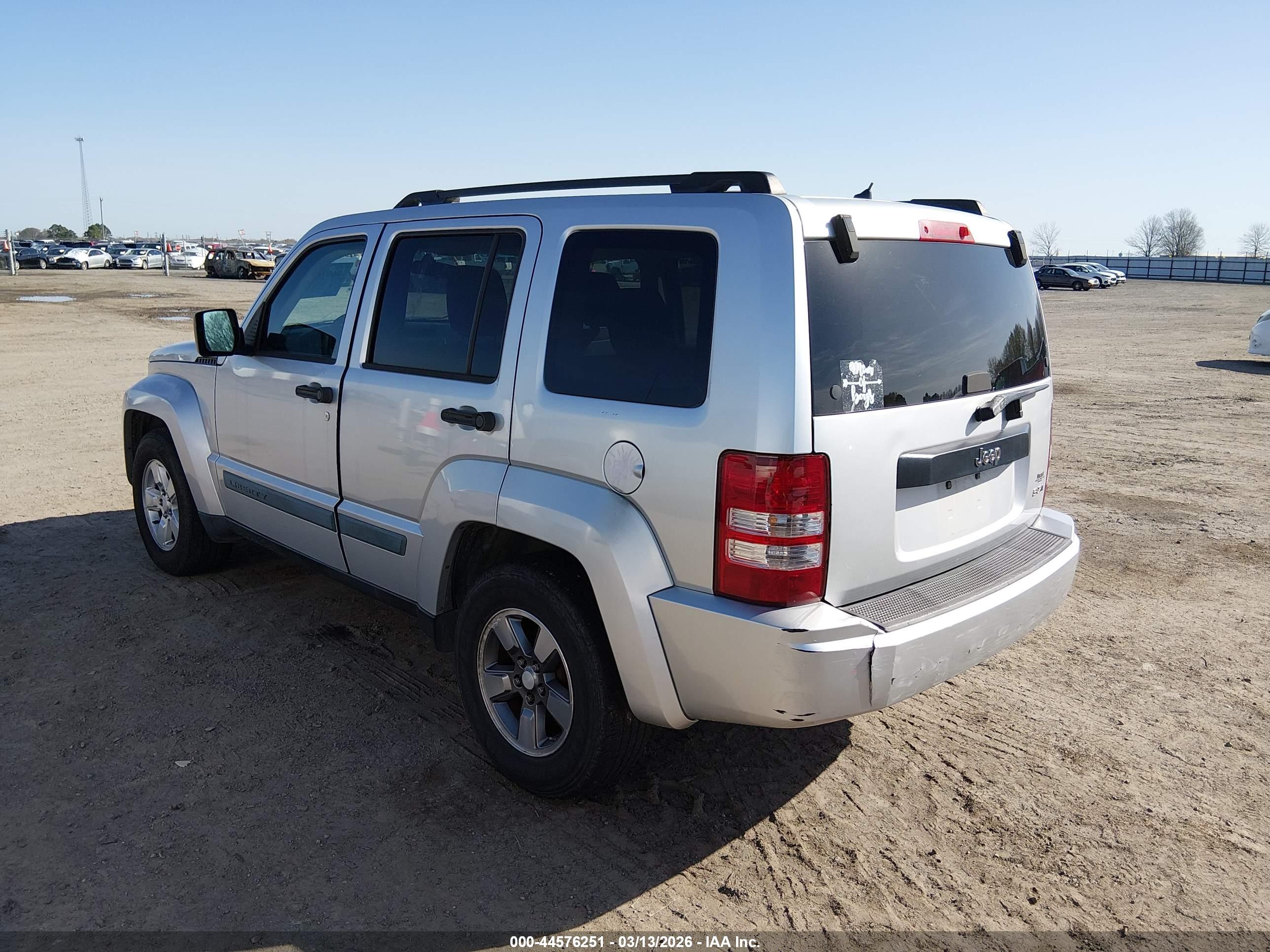 JEEP LIBERTY image 3