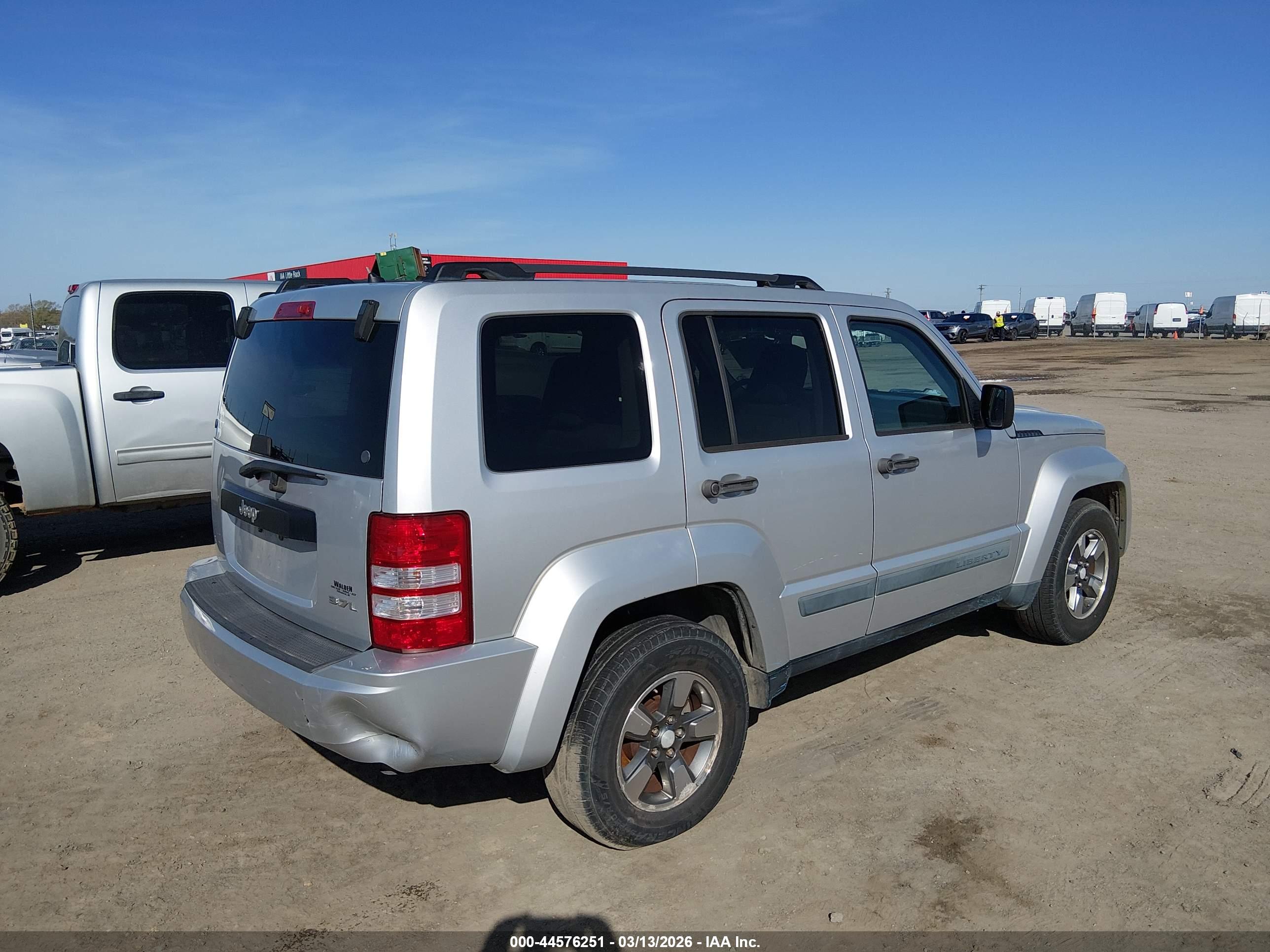 JEEP LIBERTY image 4