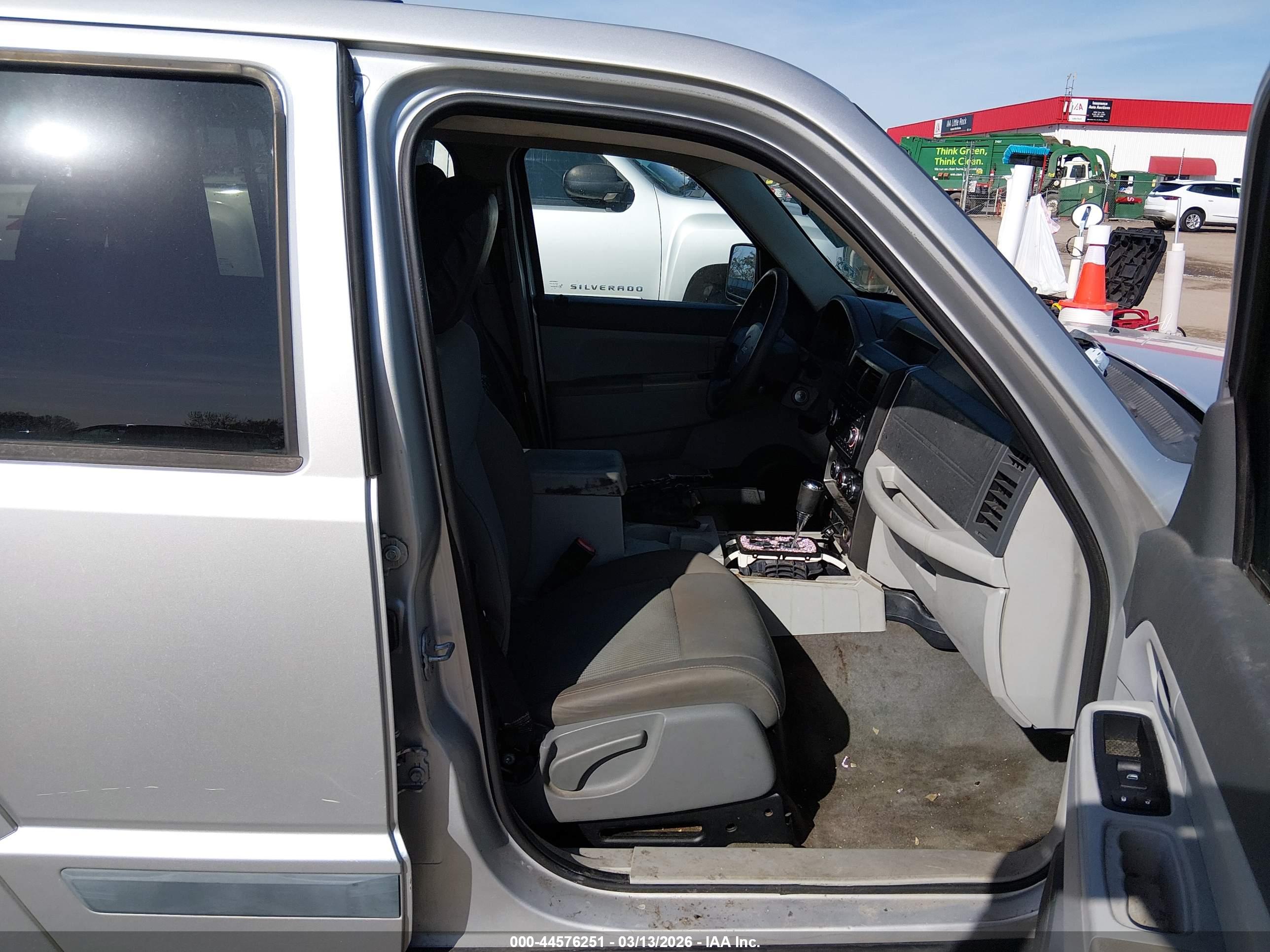 JEEP LIBERTY image 5