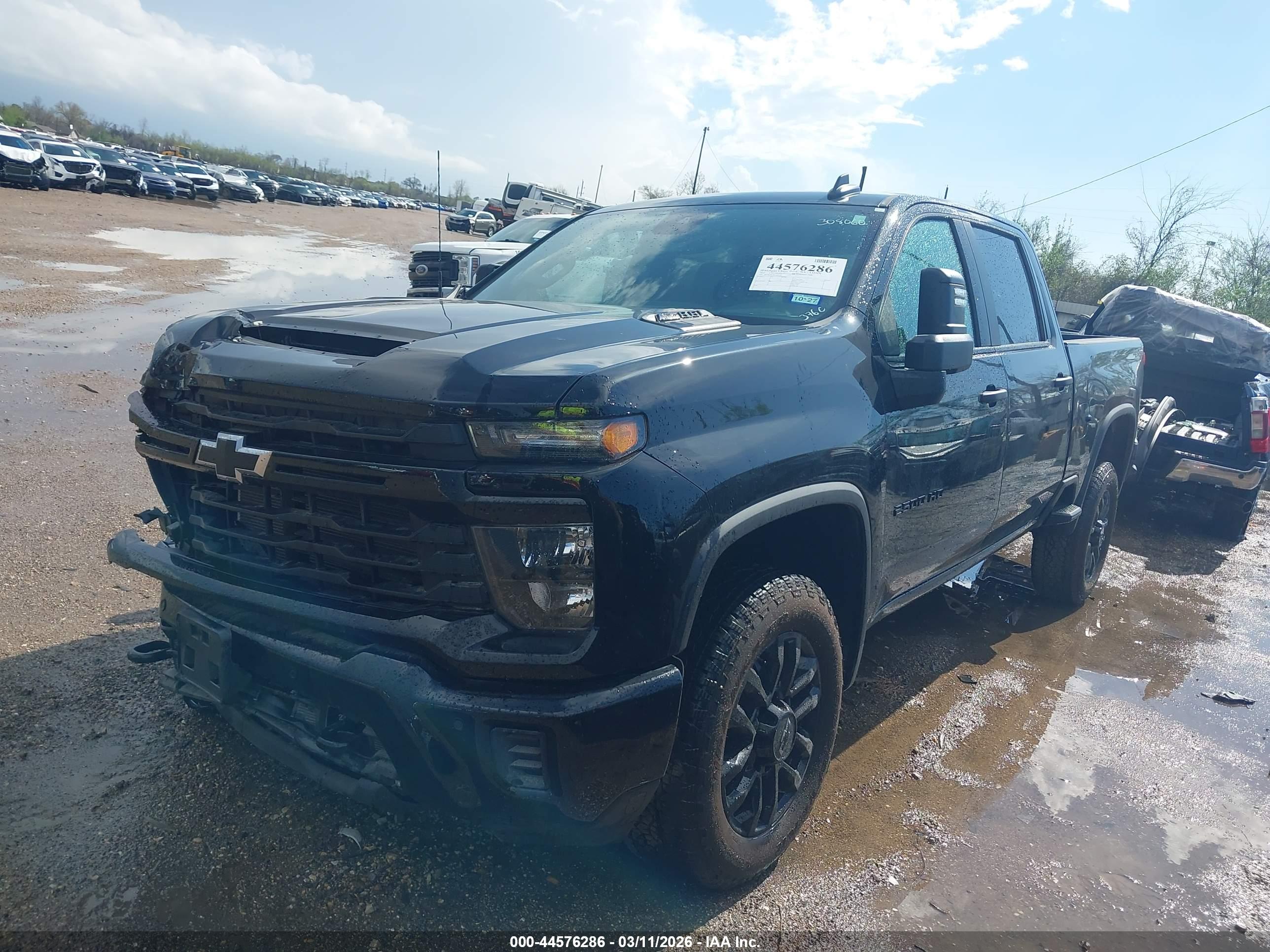CHEVROLET SILVERADO image 2