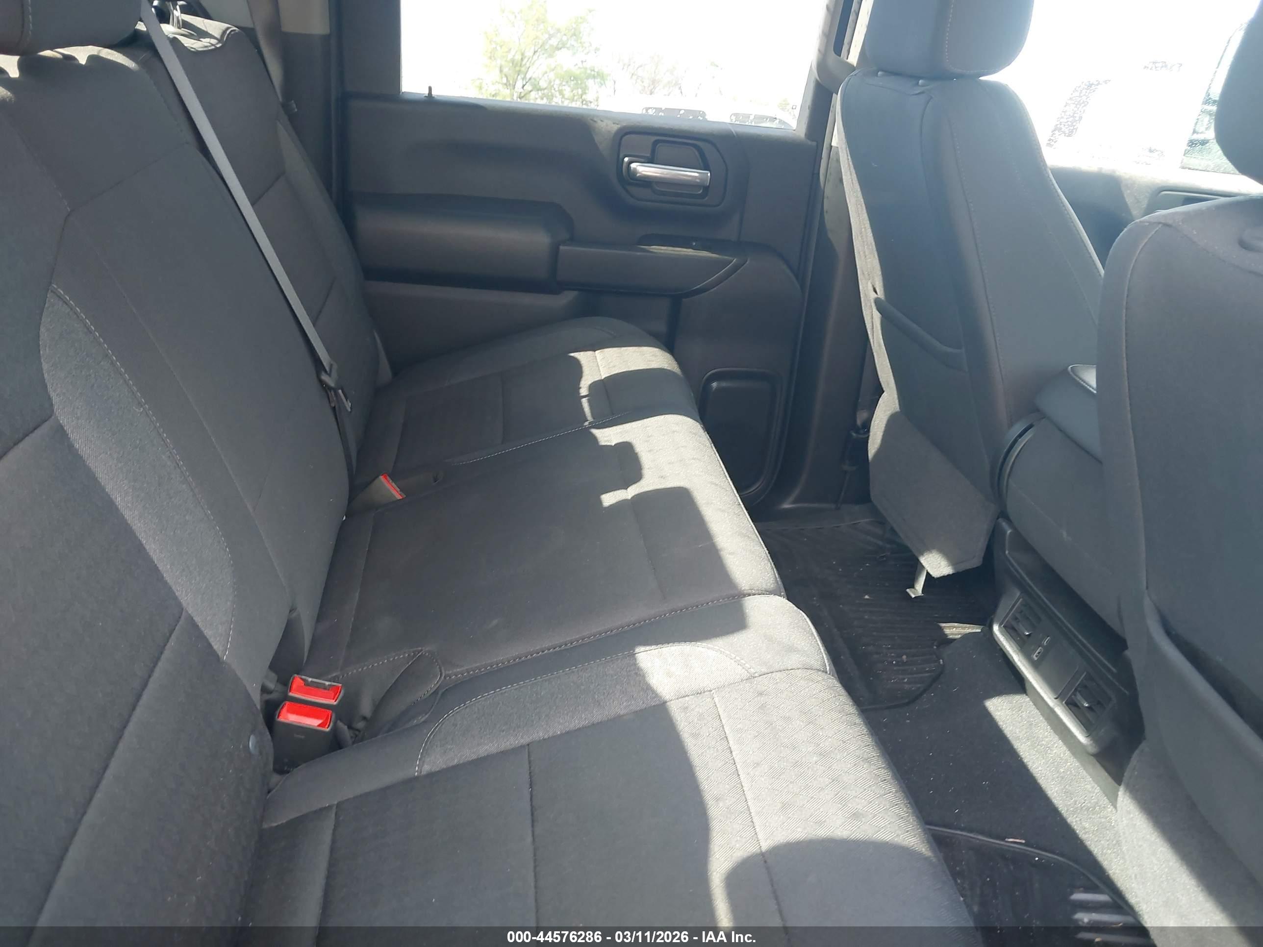 CHEVROLET SILVERADO image 7