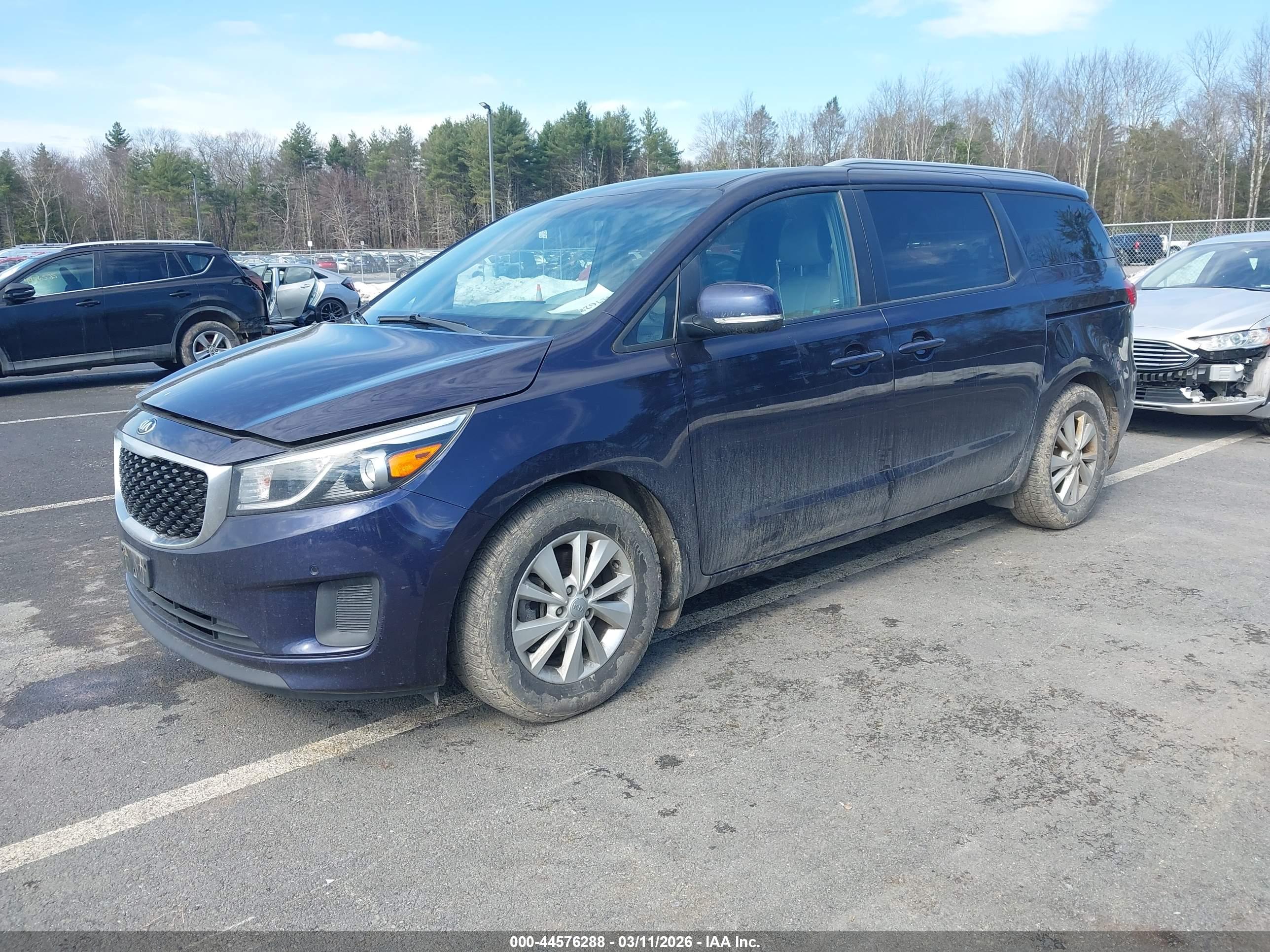 KIA SEDONA image 2