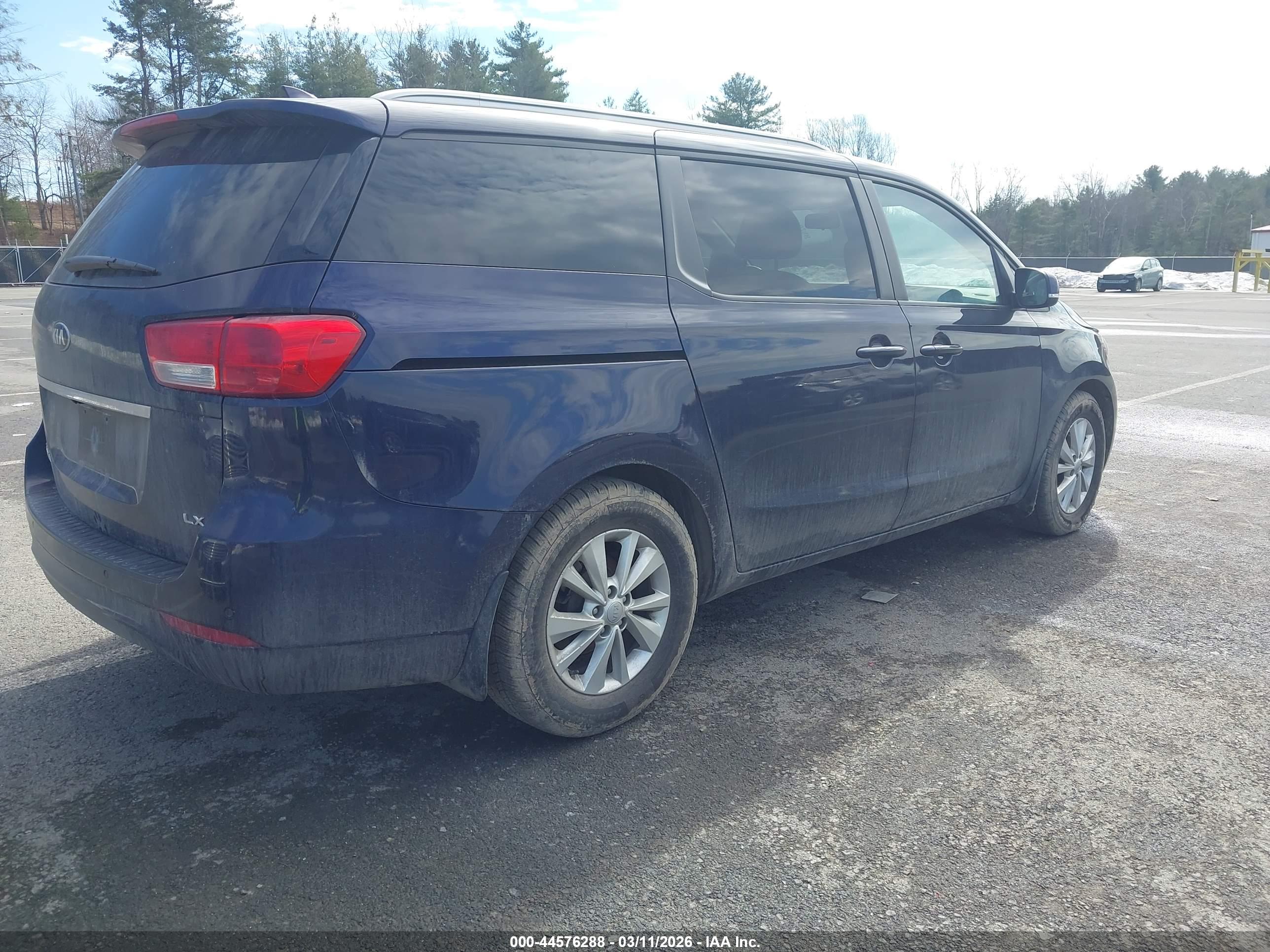 KIA SEDONA image 4