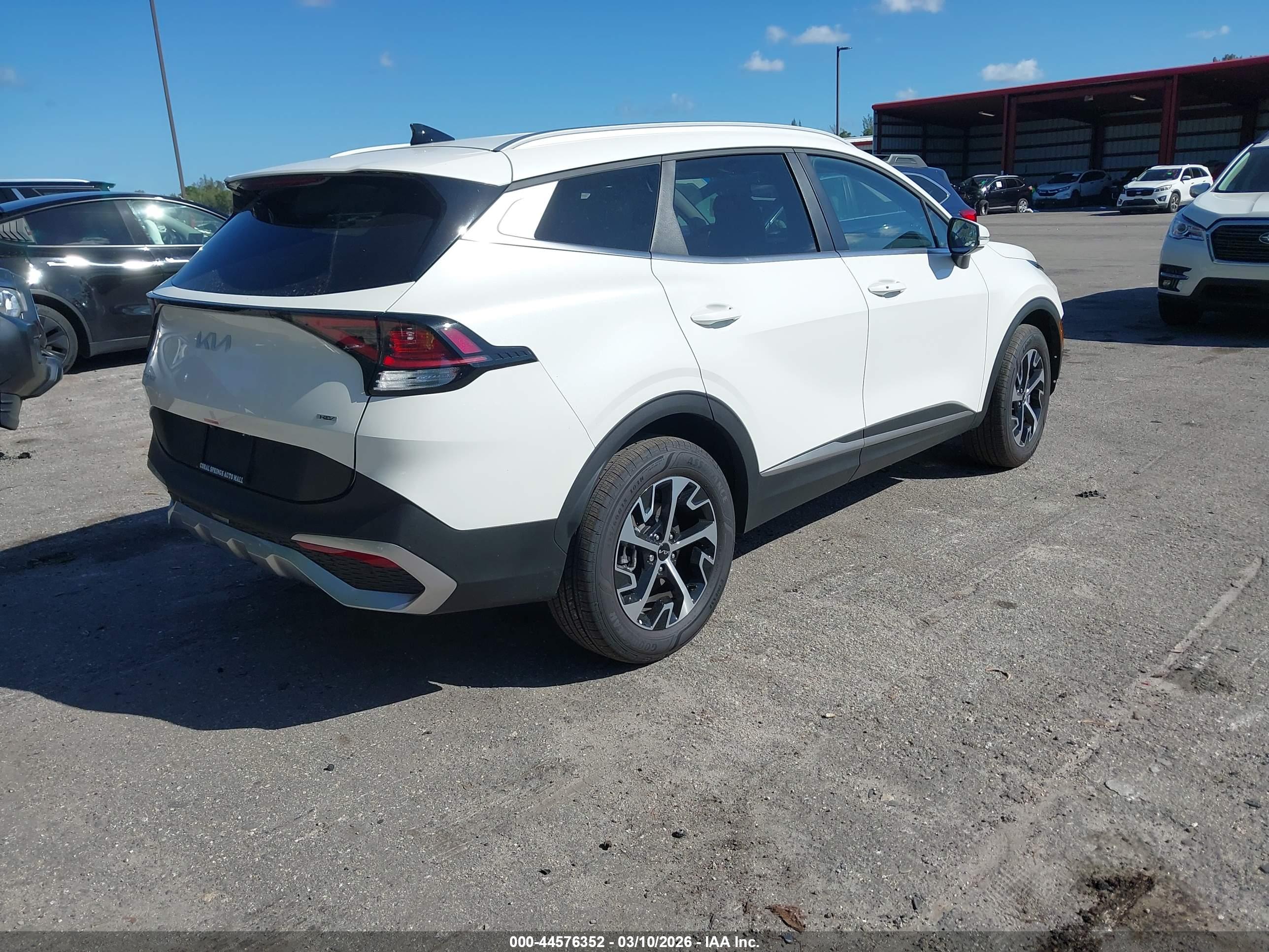 KIA SPORTAGE image 4