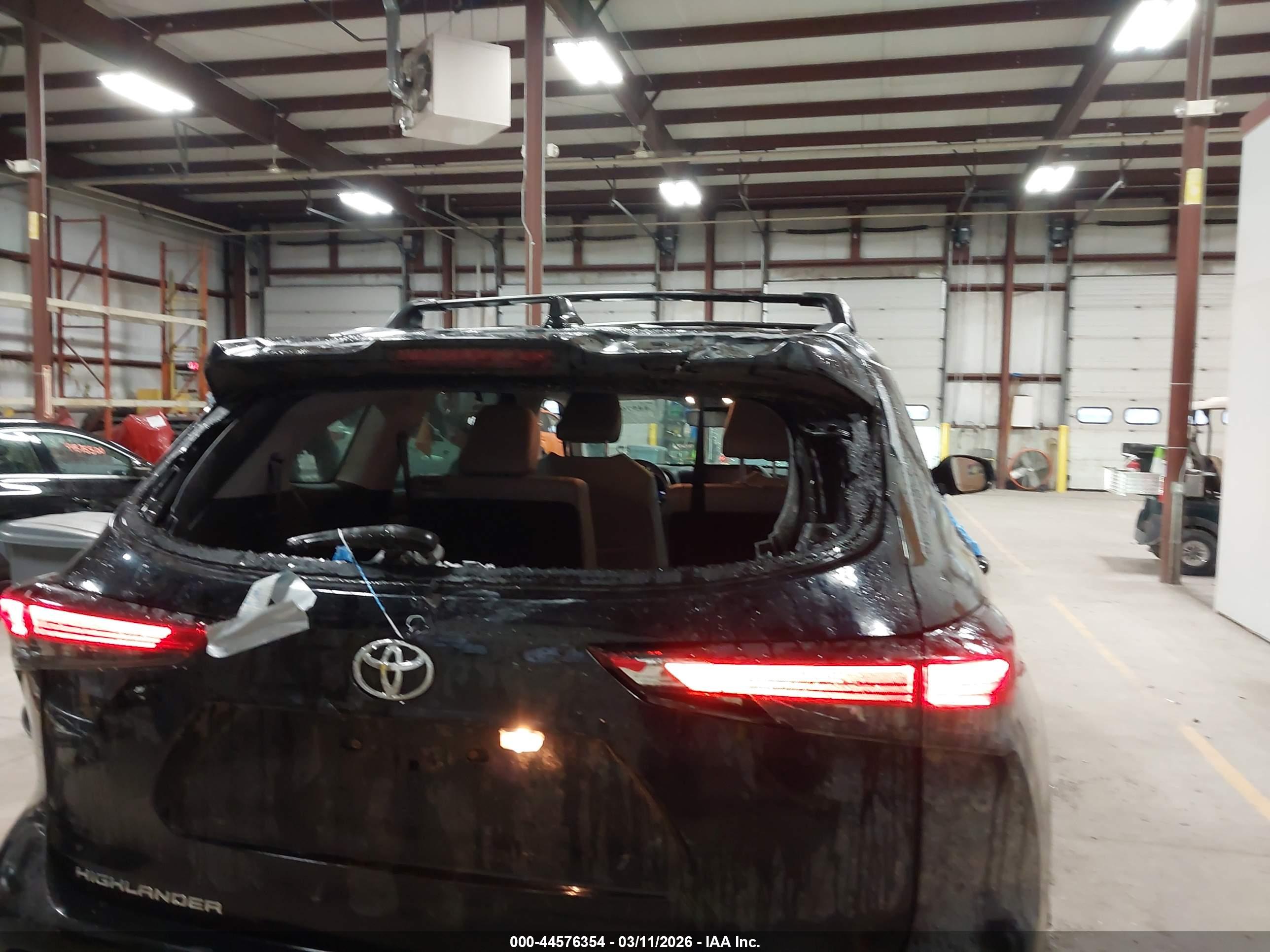 TOYOTA HIGHLANDER image 6