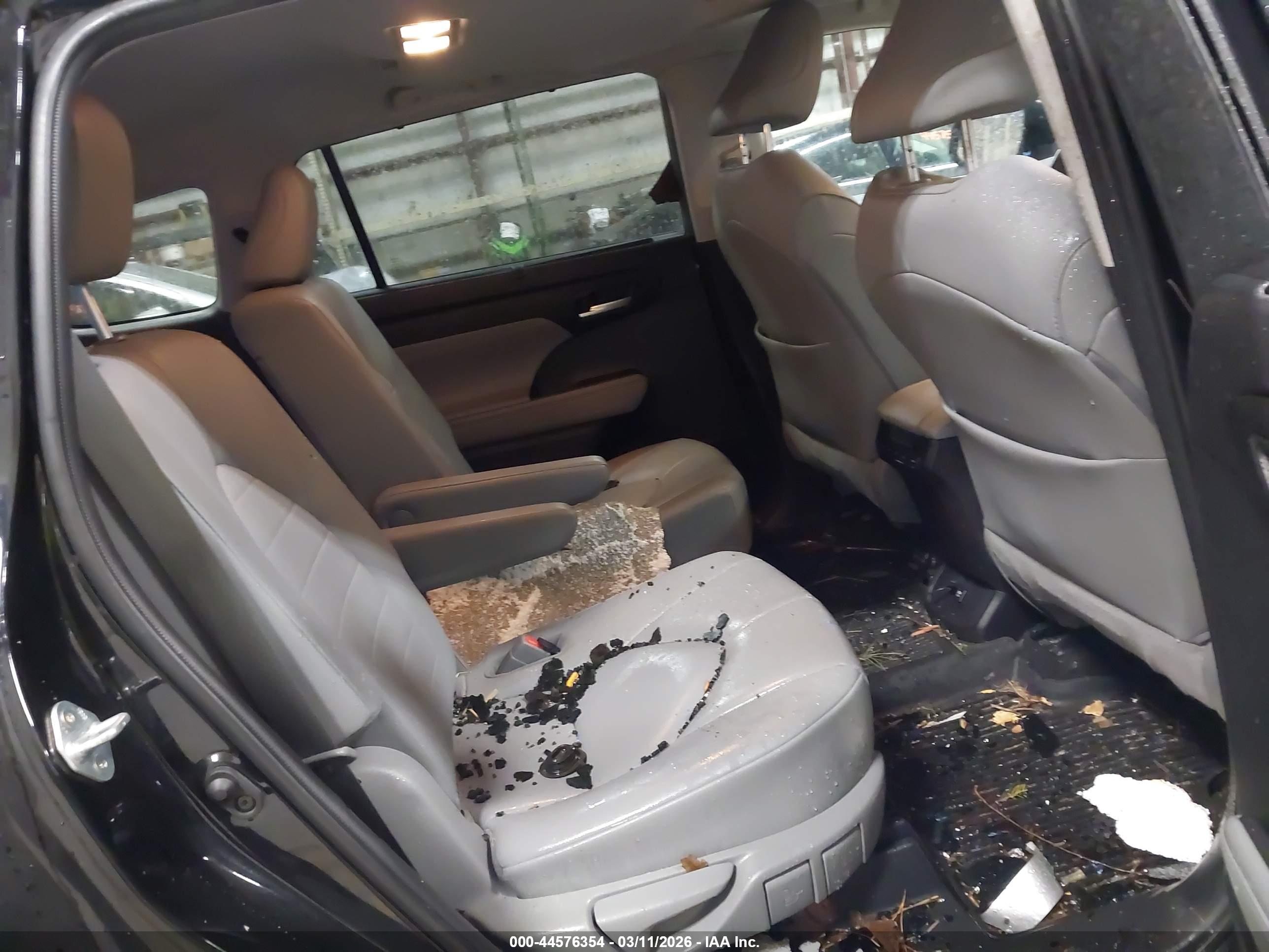 TOYOTA HIGHLANDER image 8