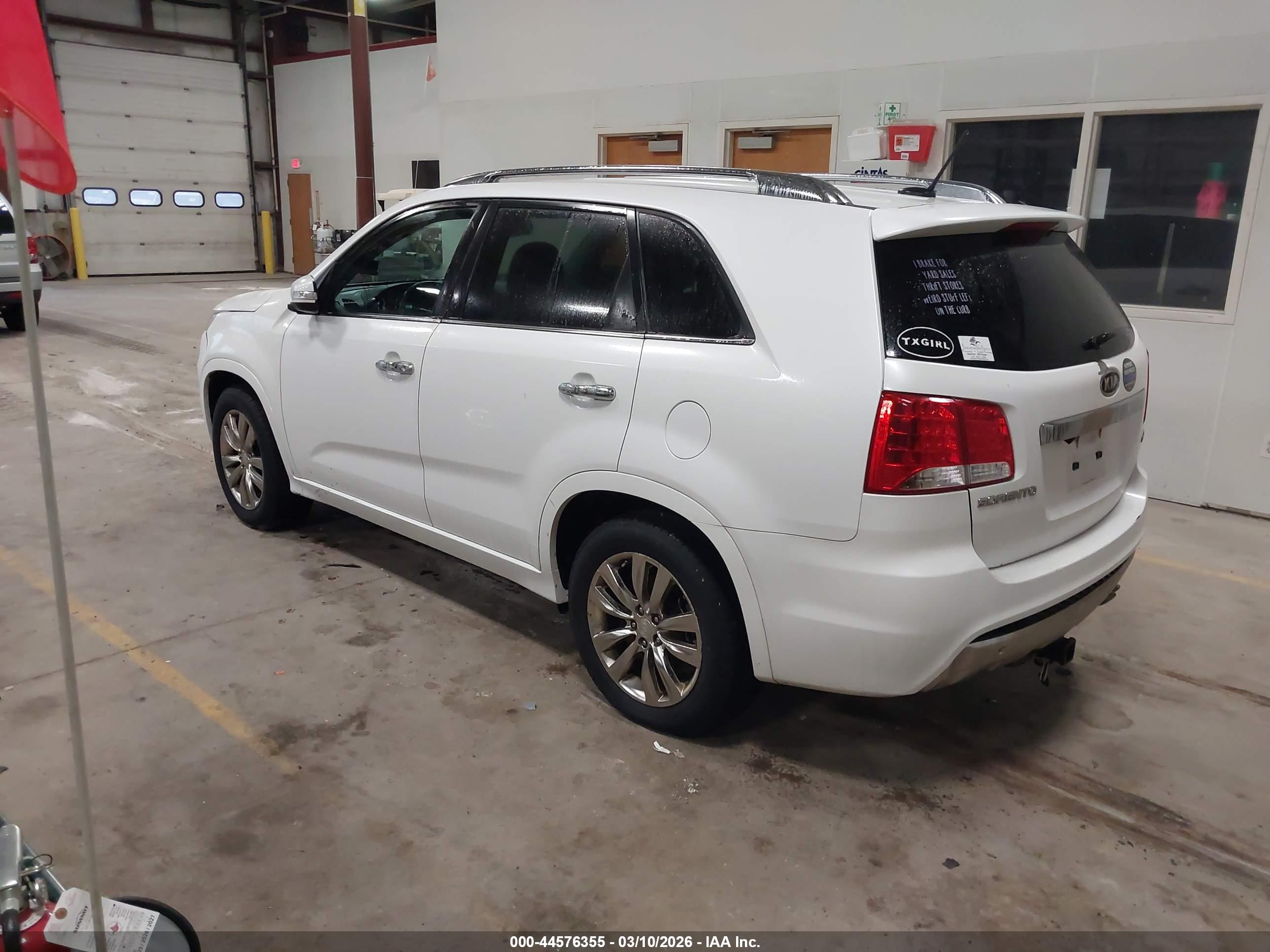 KIA SORENTO image 3