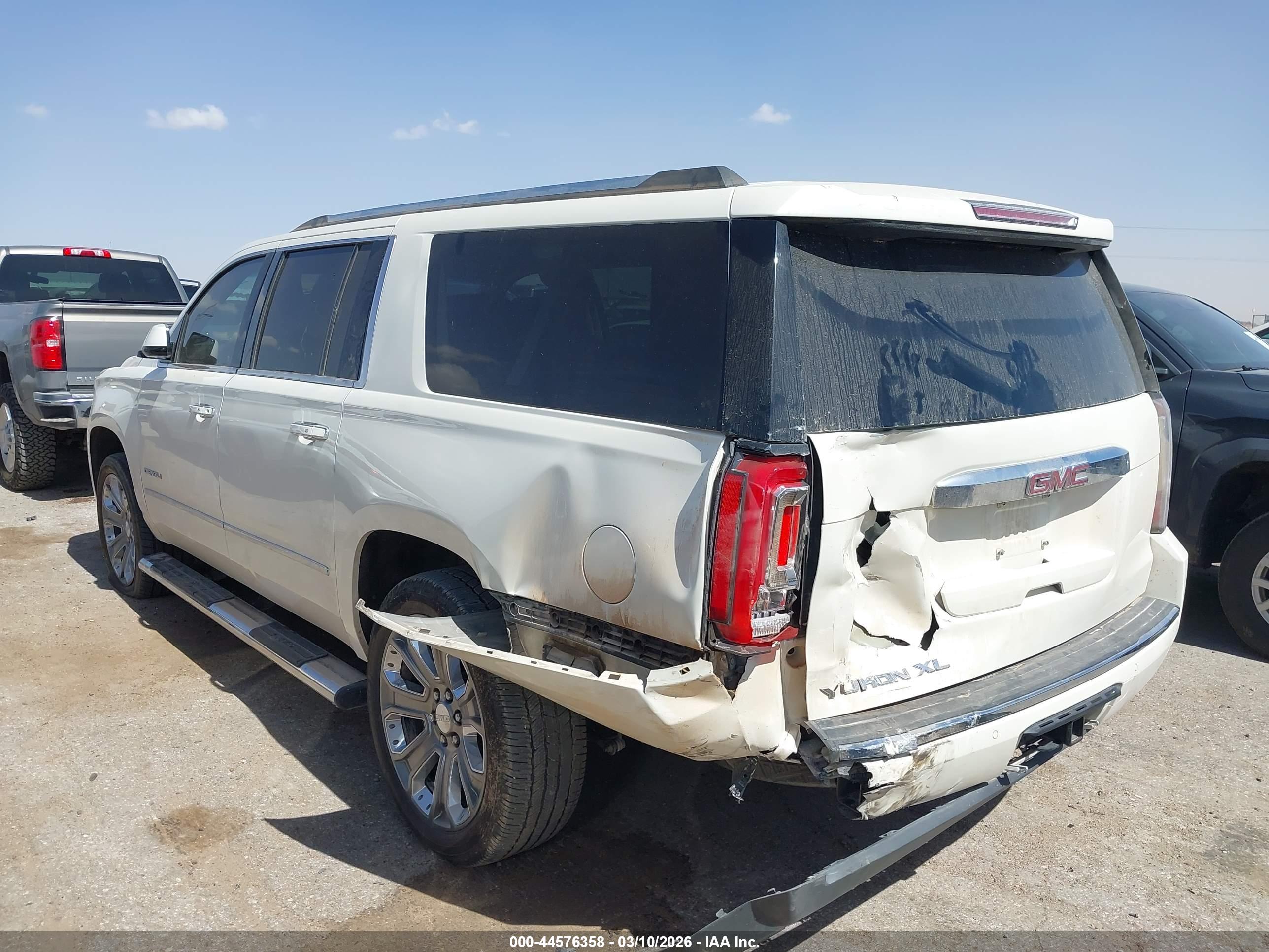 GMC YUKON image 3