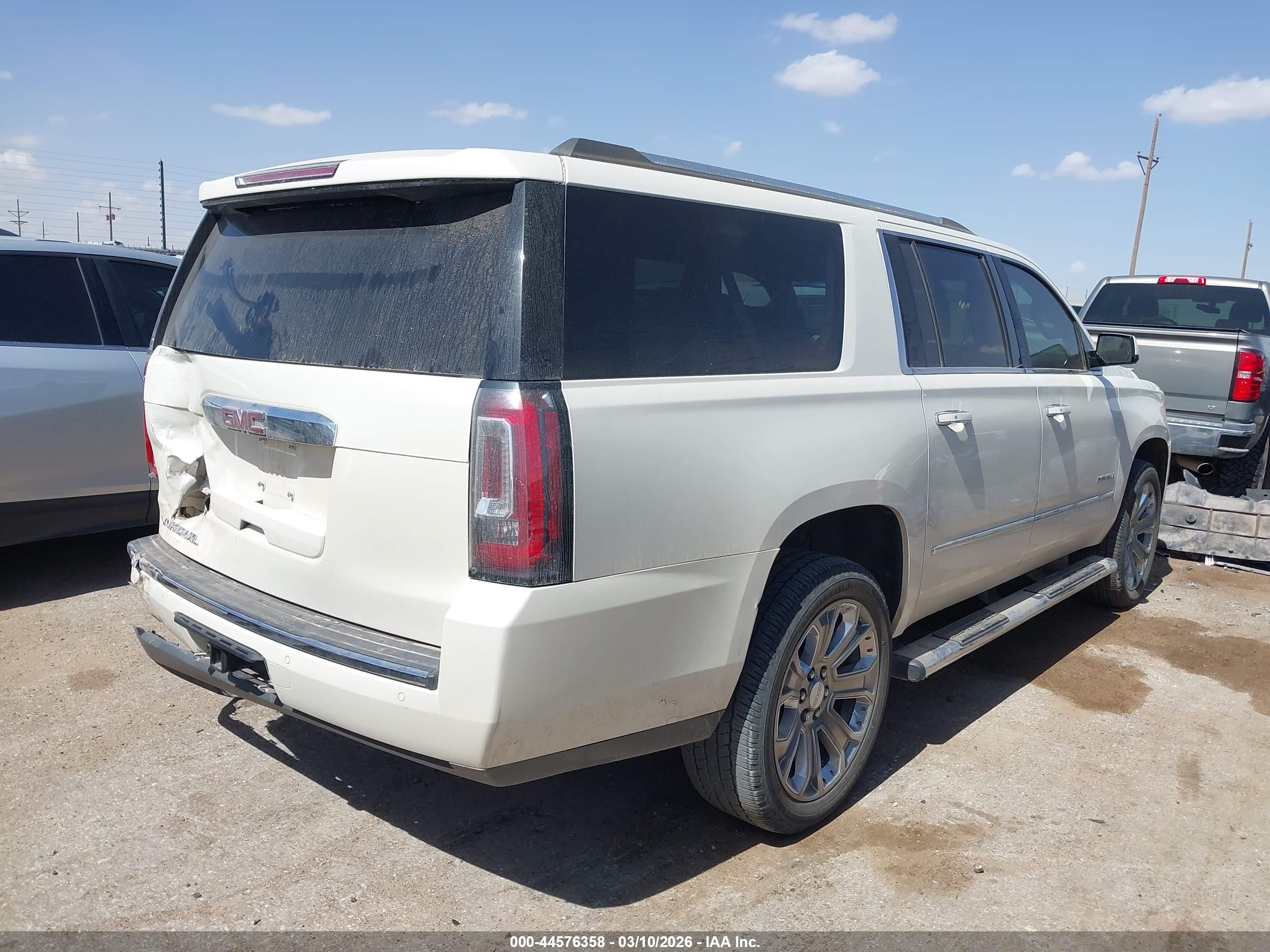 GMC YUKON image 4