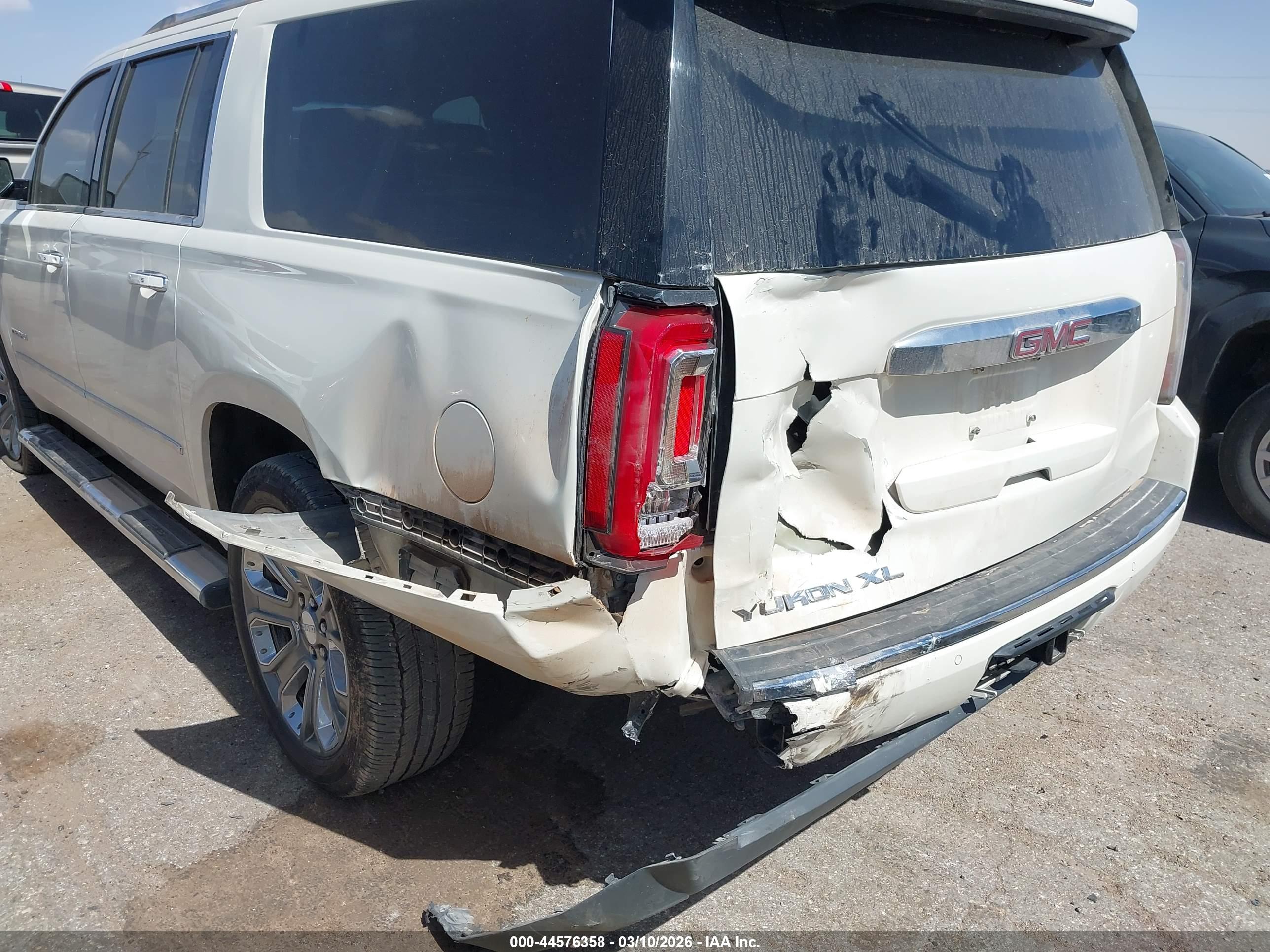 GMC YUKON image 6