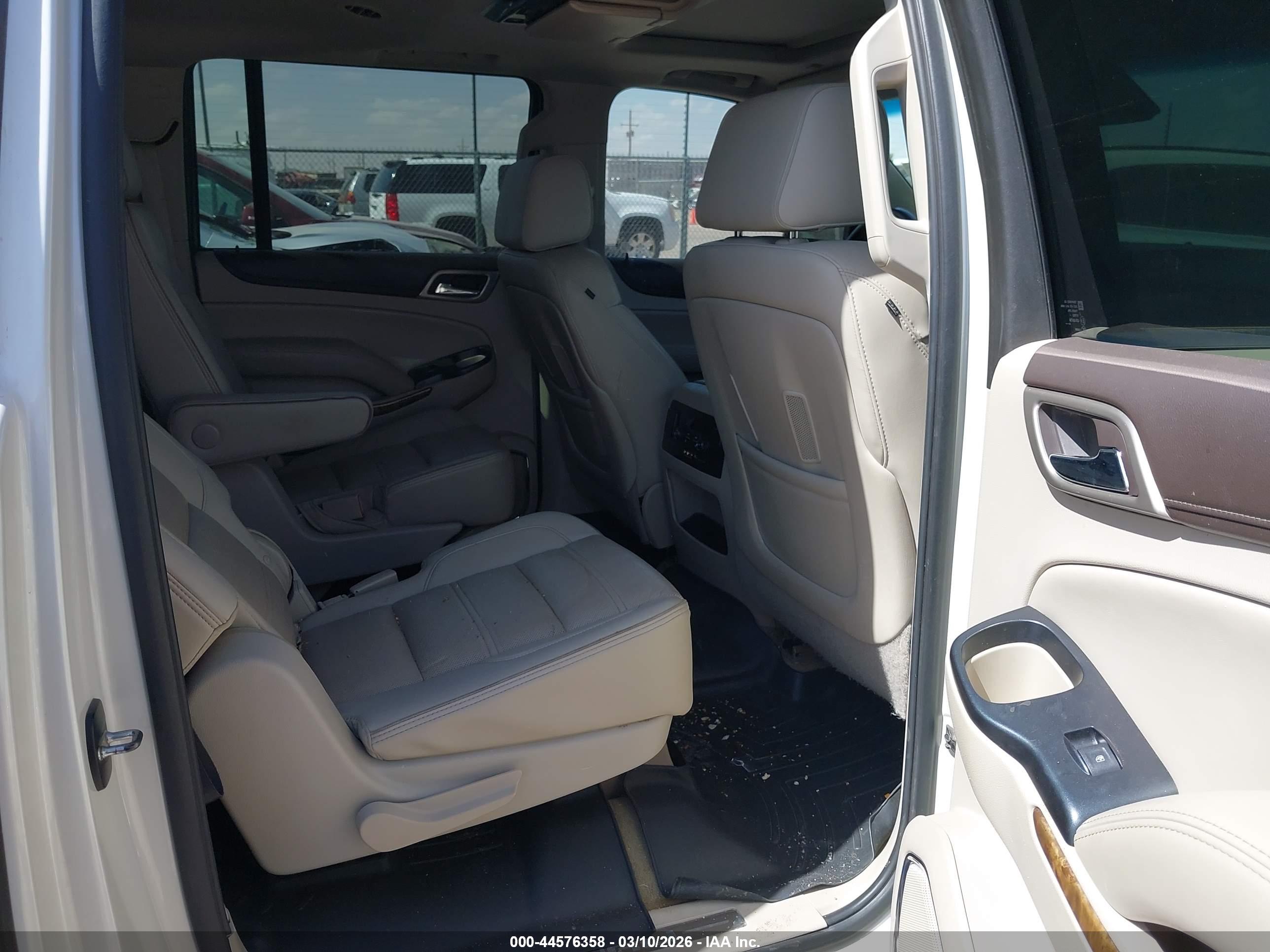 GMC YUKON image 8