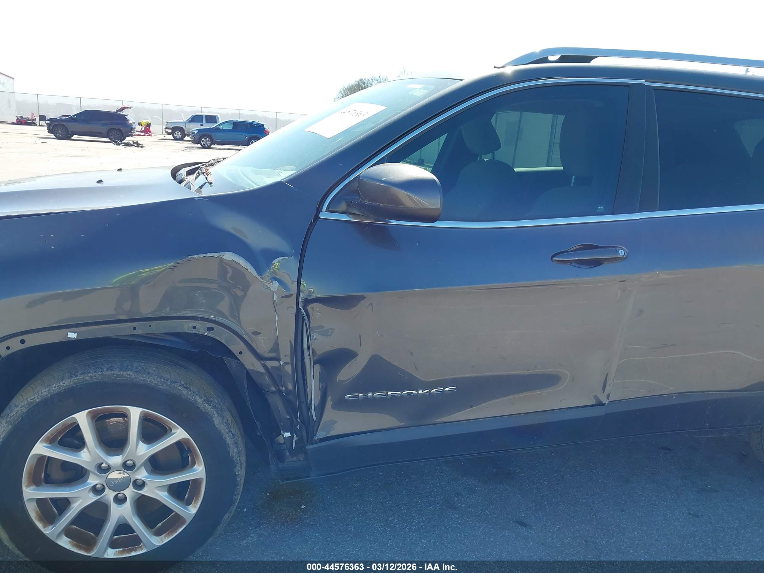 JEEP CHEROKEE image 6
