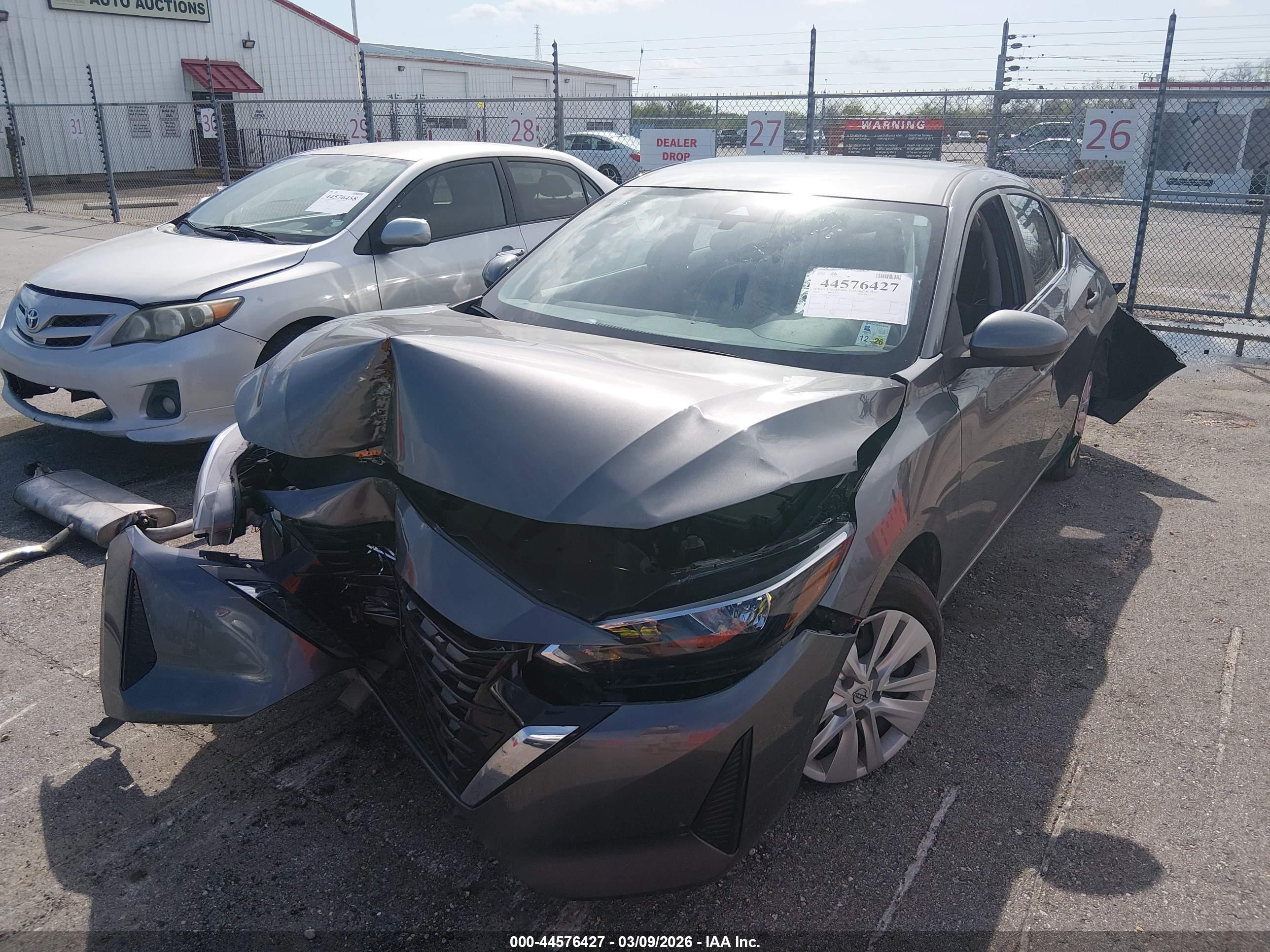 NISSAN SENTRA image 2