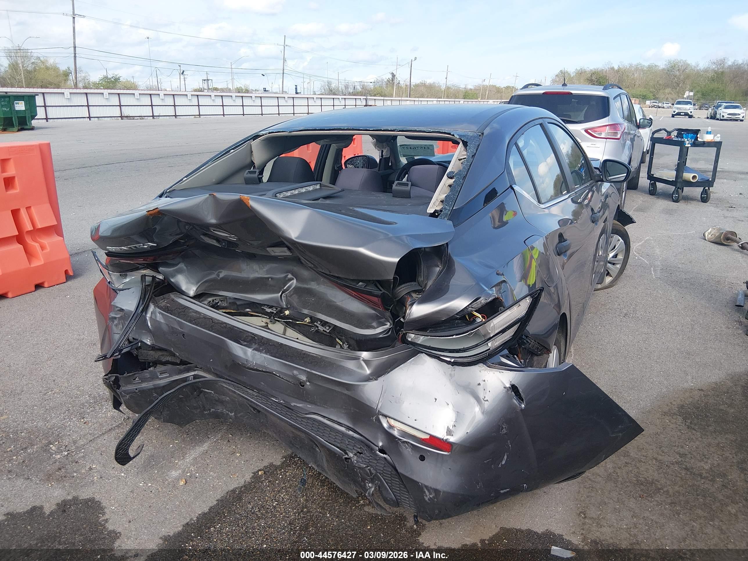 NISSAN SENTRA image 4