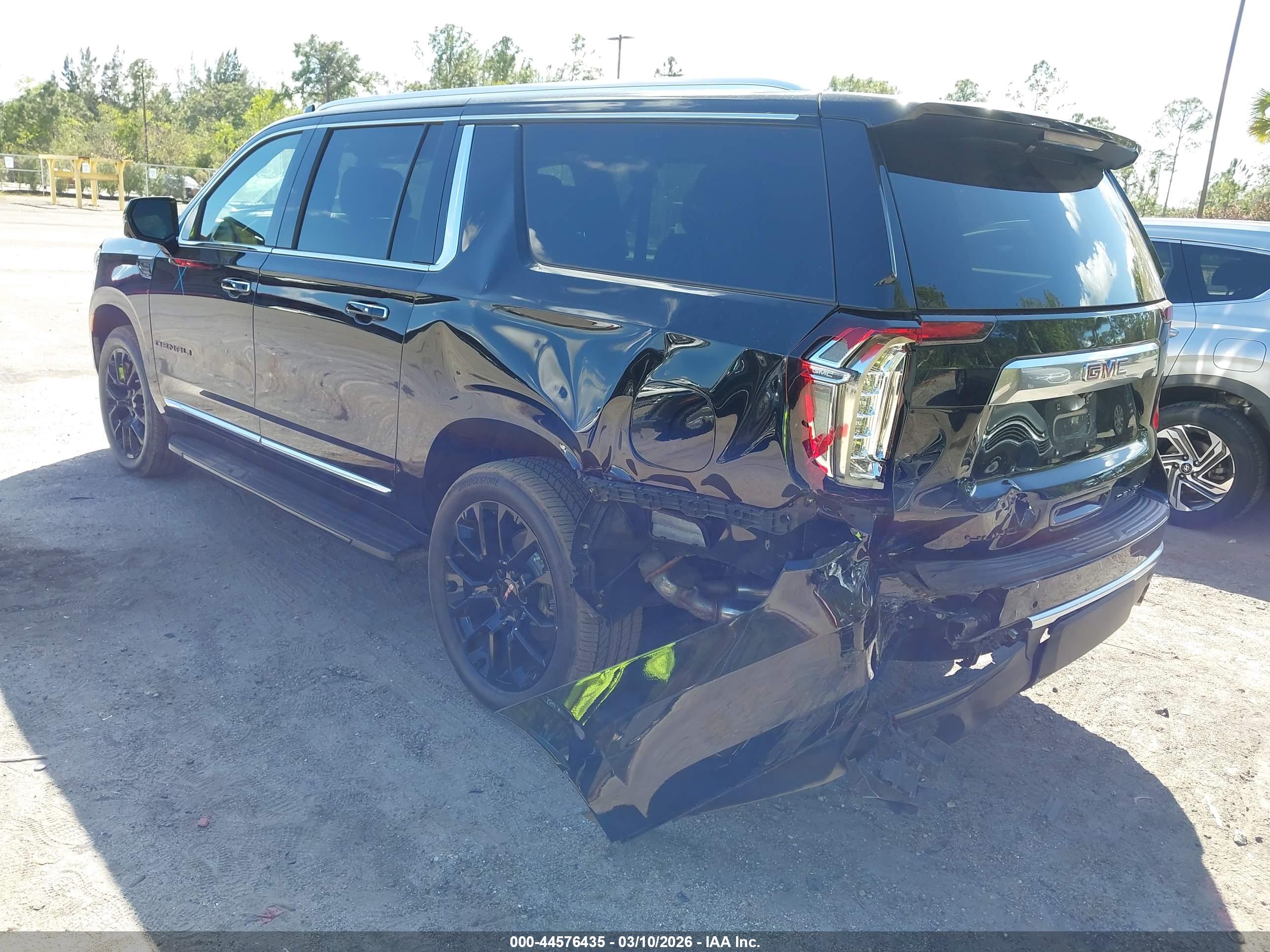GMC YUKON image 3
