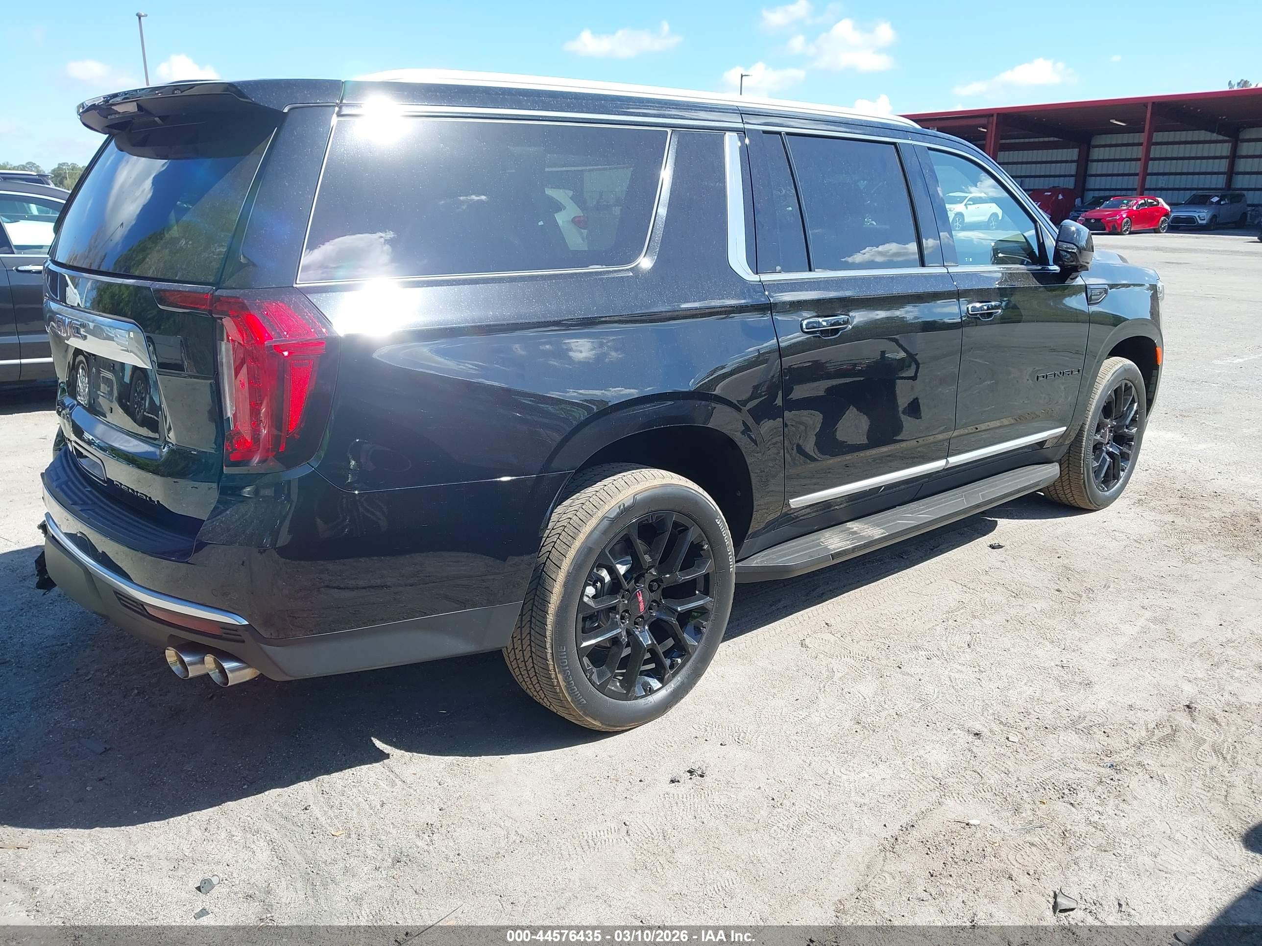 GMC YUKON image 4