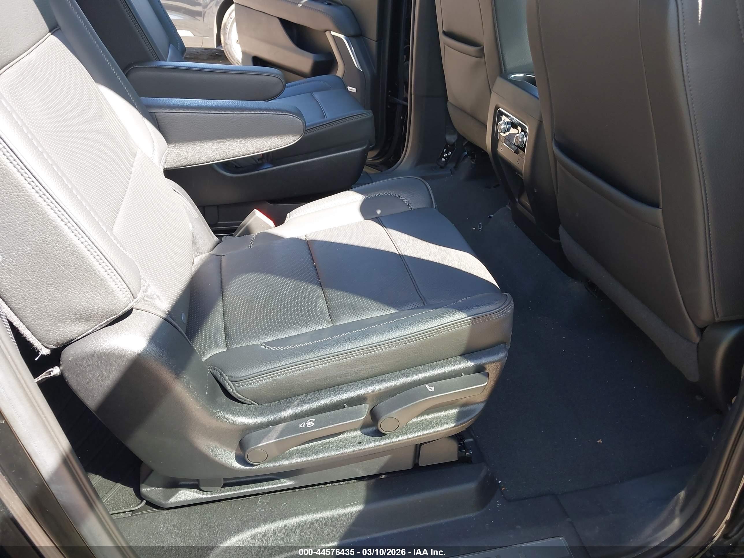 GMC YUKON image 8