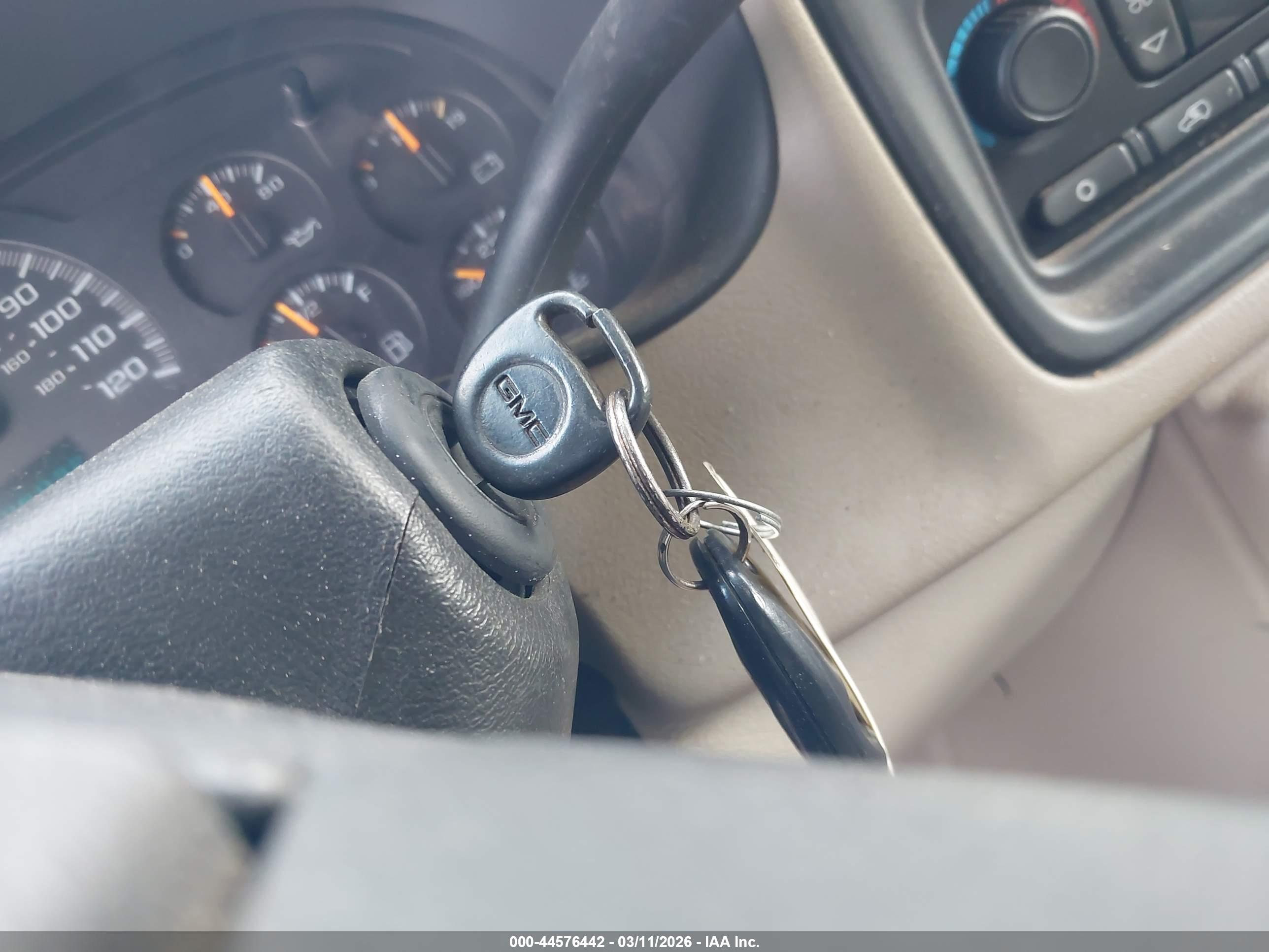 GMC YUKON image 11