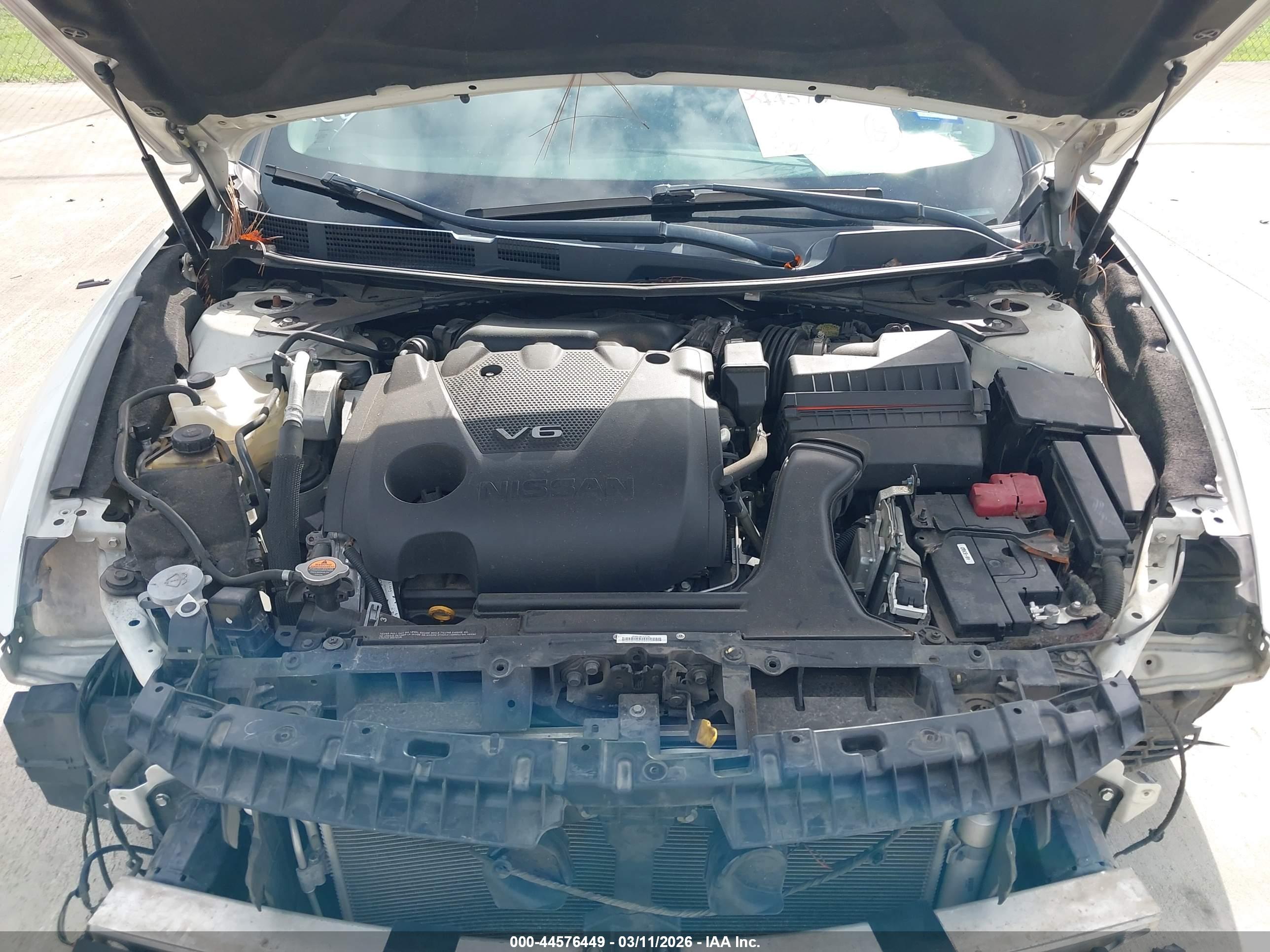 NISSAN MAXIMA image 10
