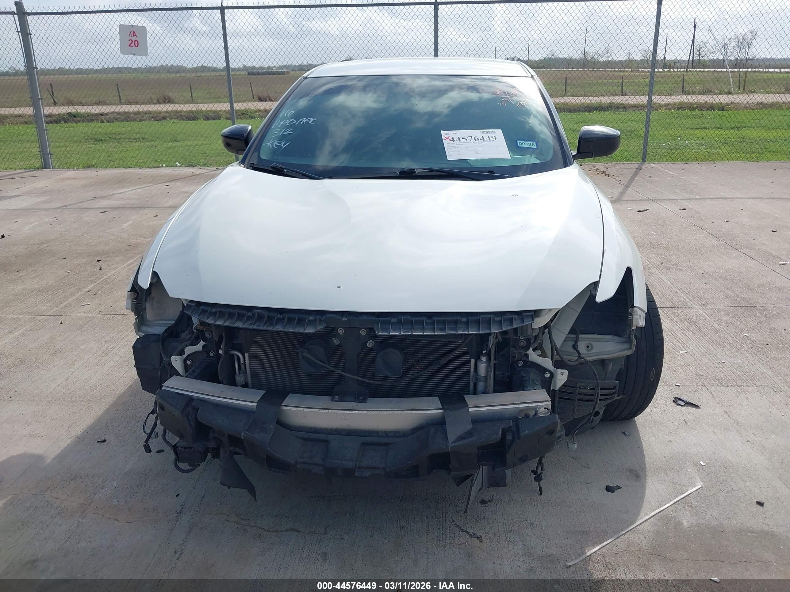 NISSAN MAXIMA image 6