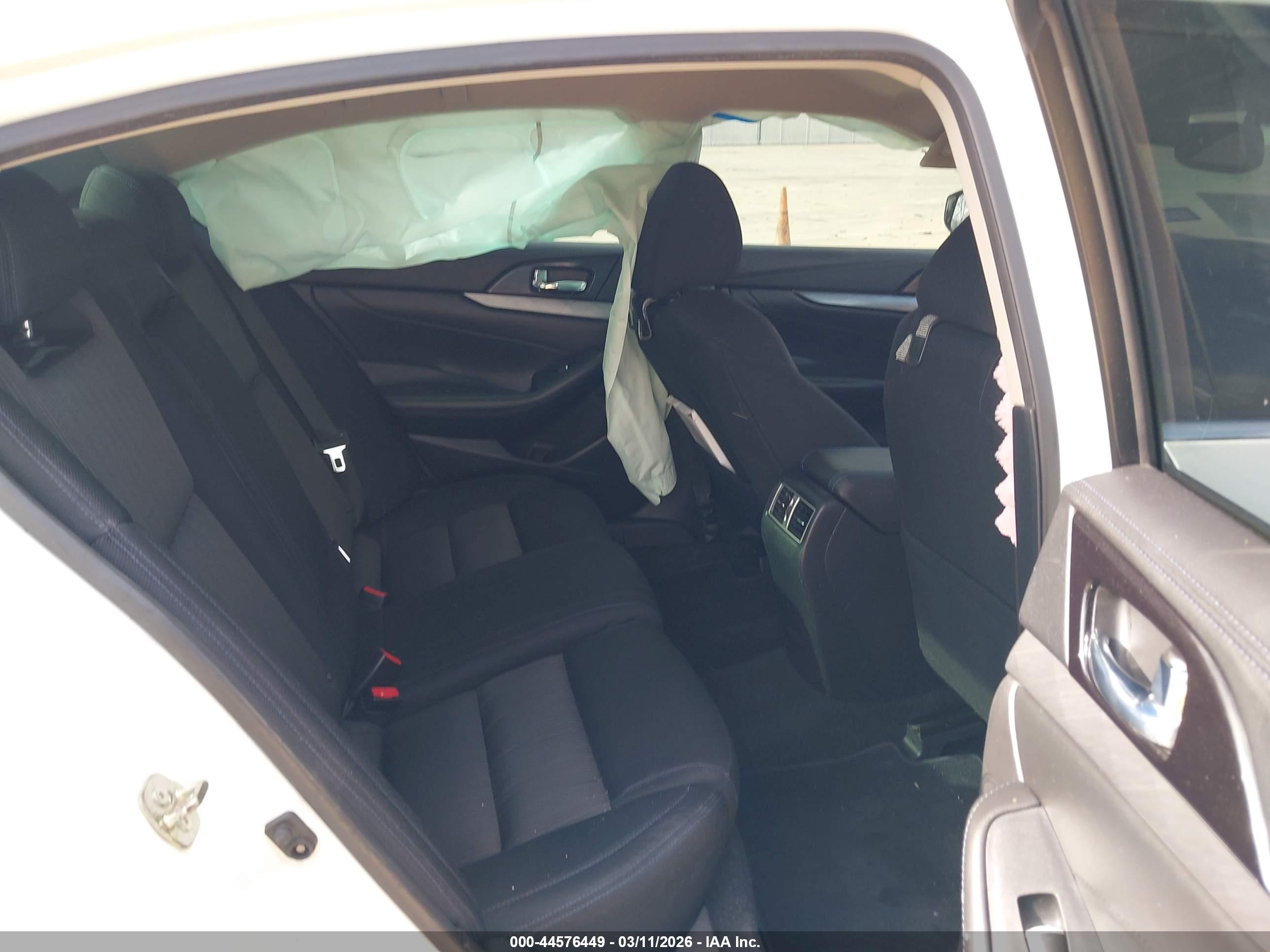 NISSAN MAXIMA image 8