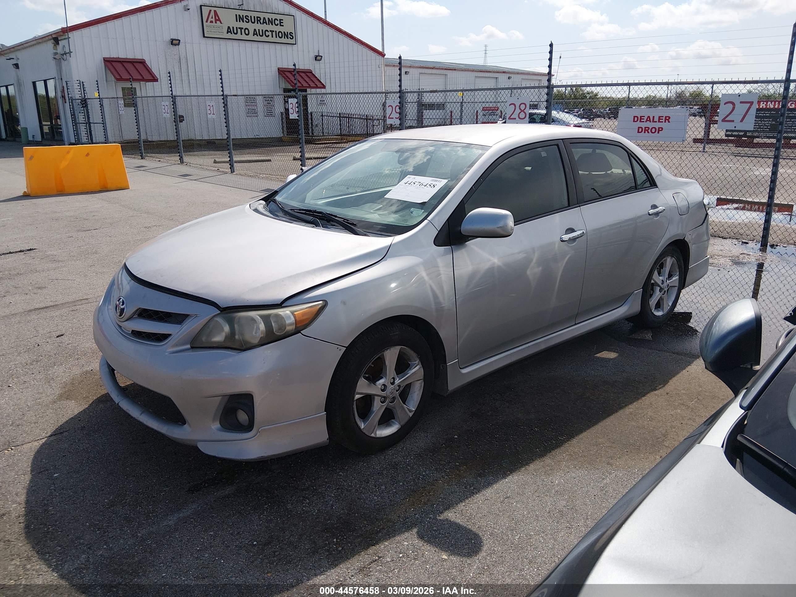 TOYOTA COROLLA image 2