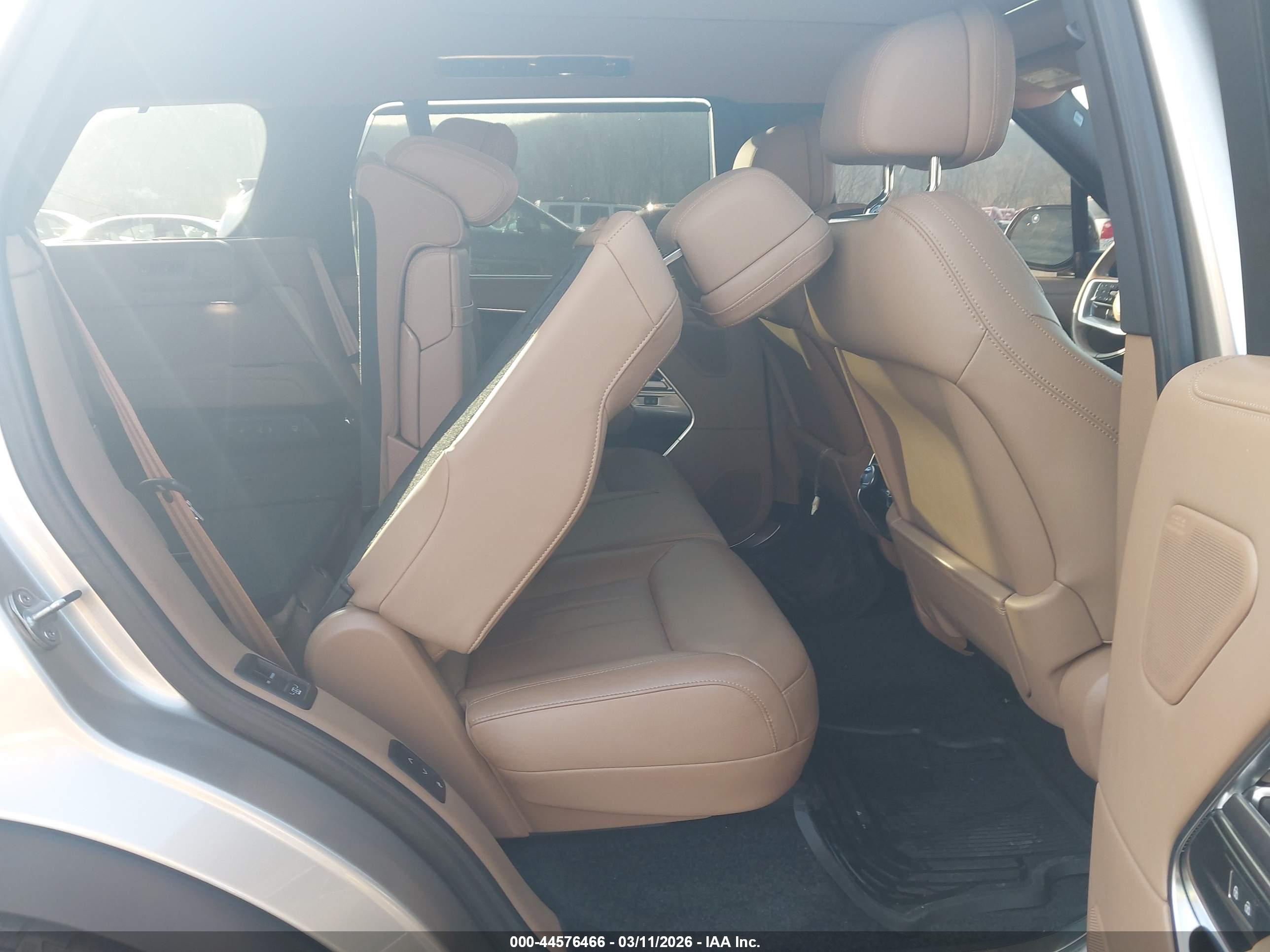 LAND ROVER image 8