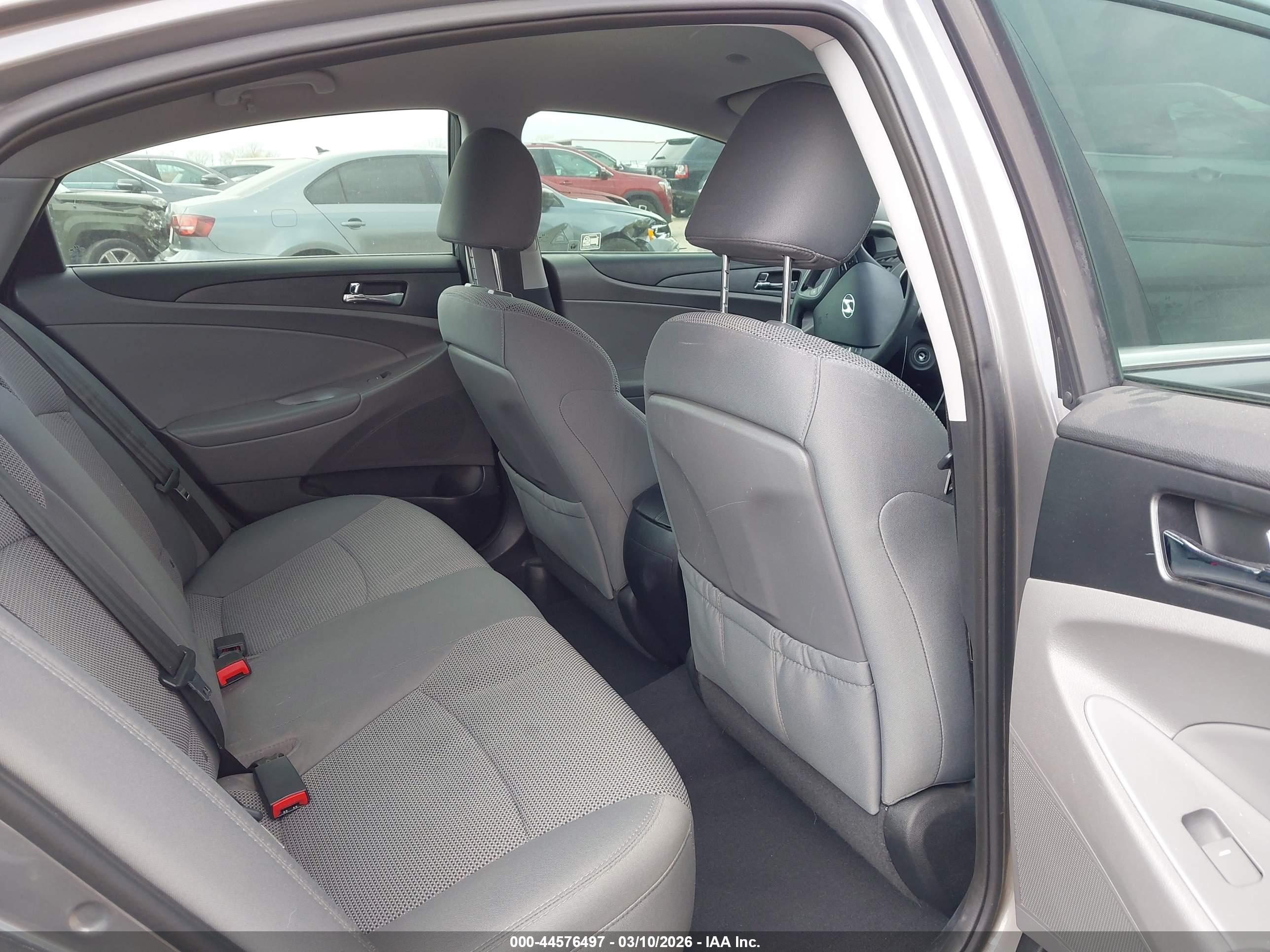HYUNDAI SONATA image 8