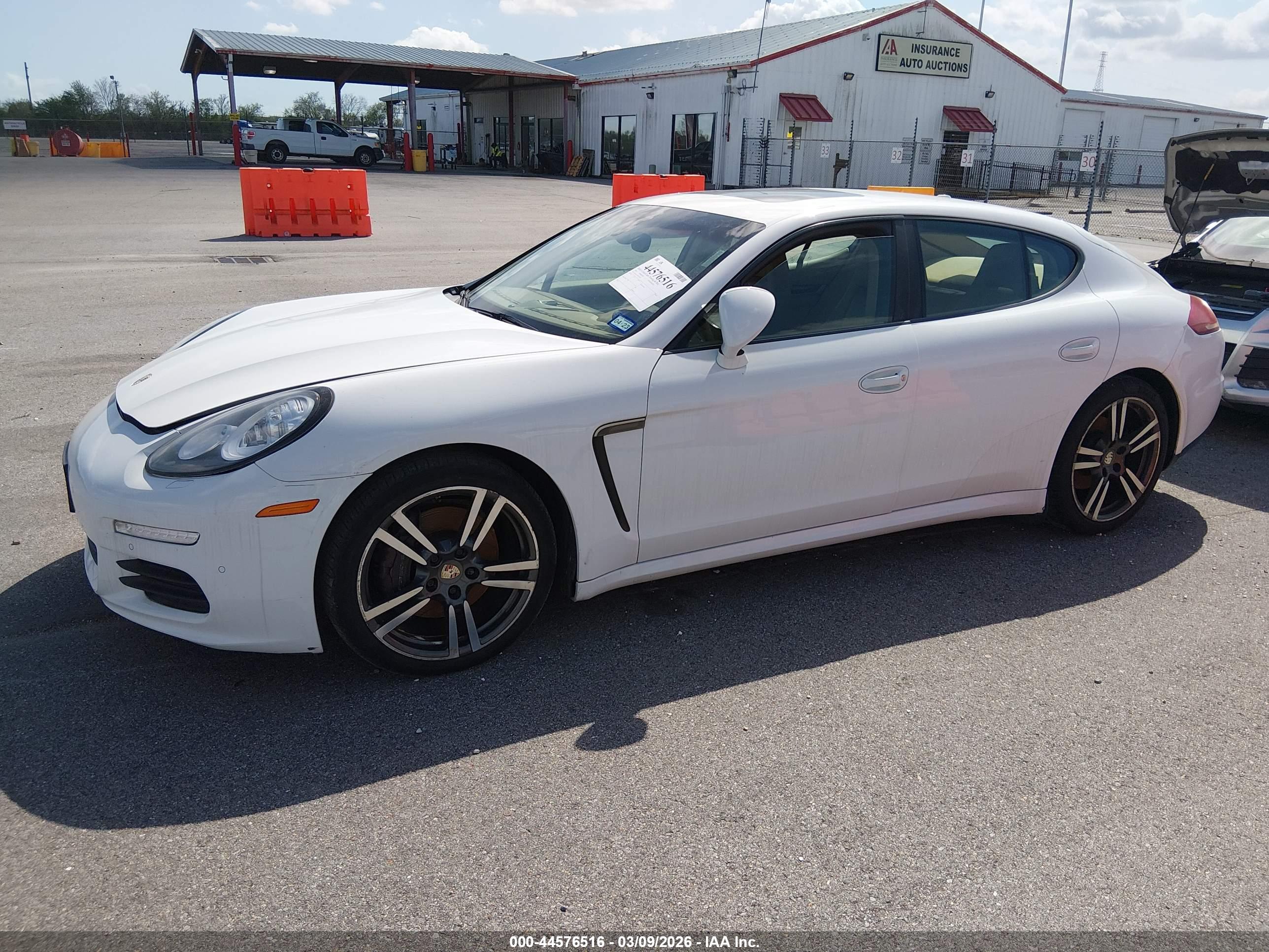 PORSCHE PANAMERA image 2