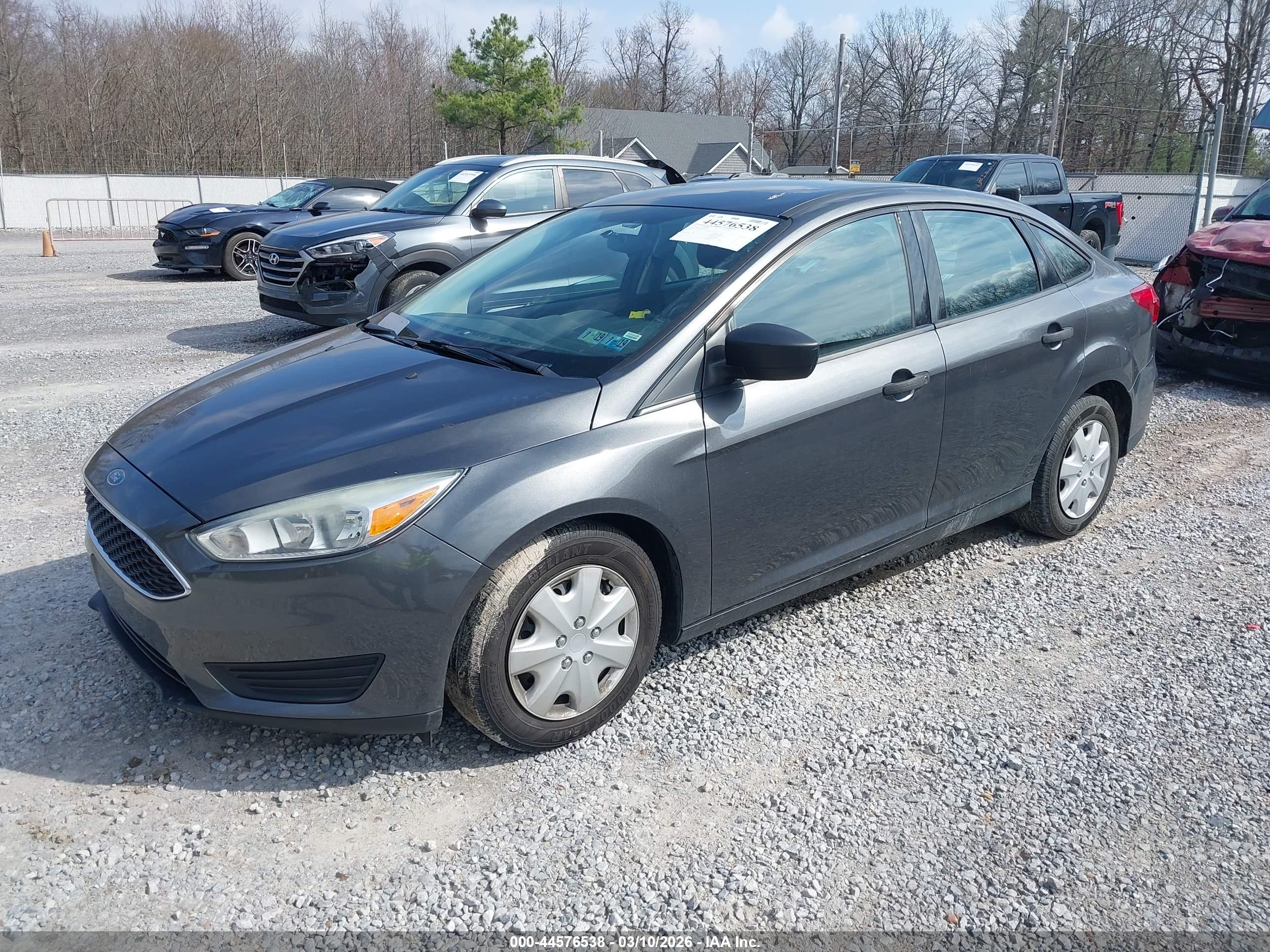 FORD FOCUS image 2