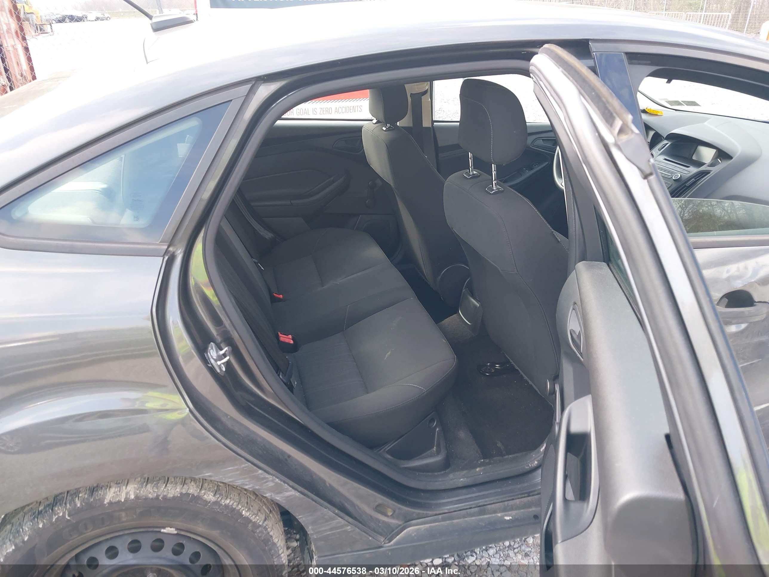 FORD FOCUS image 8