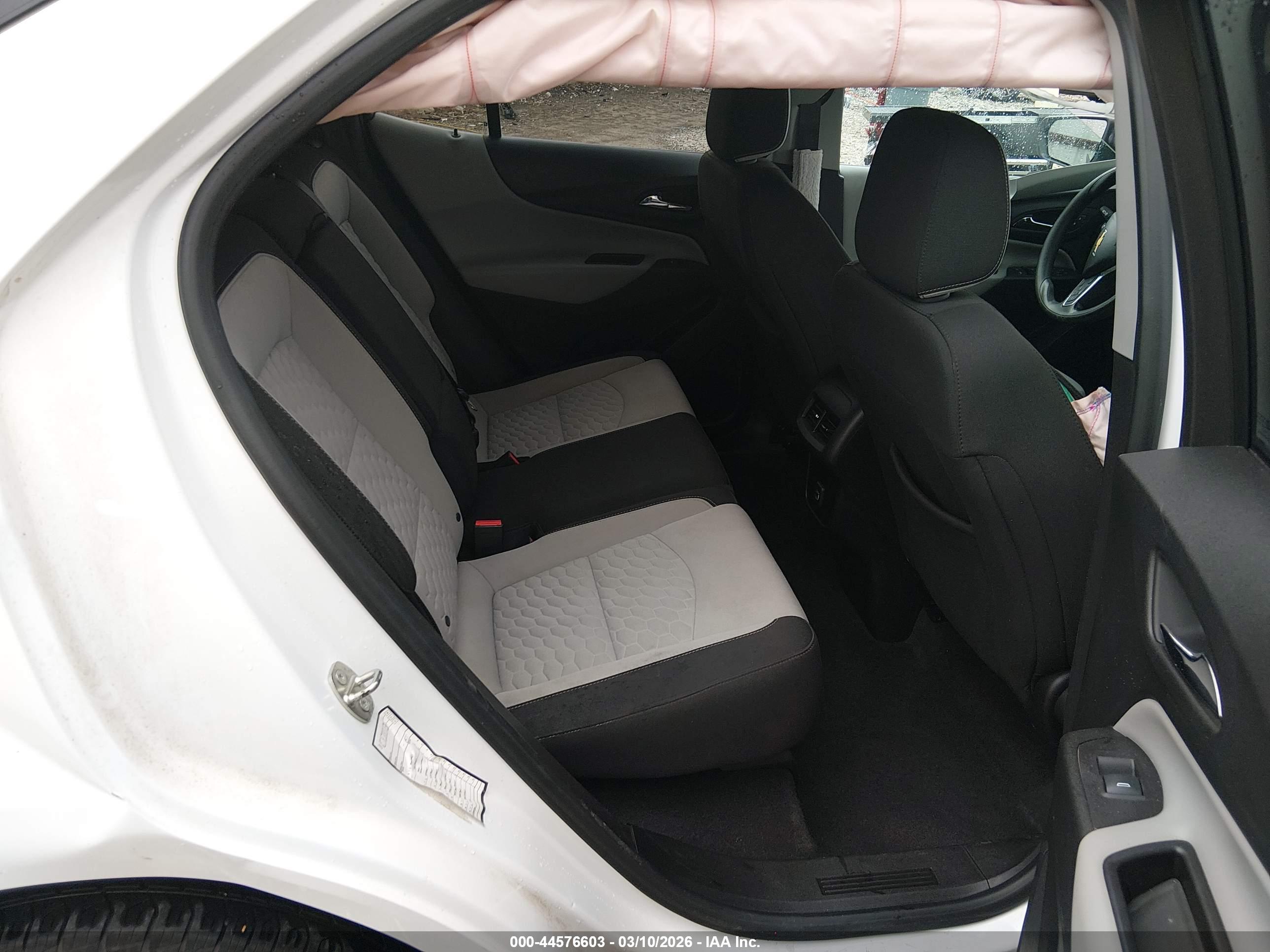 CHEVROLET EQUINOX image 8