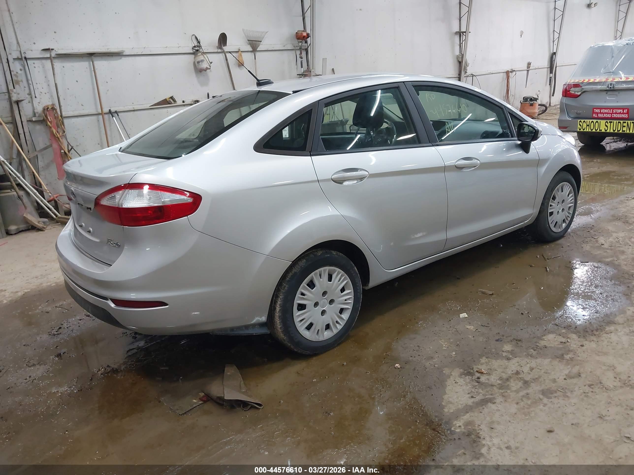 FORD FIESTA image 4